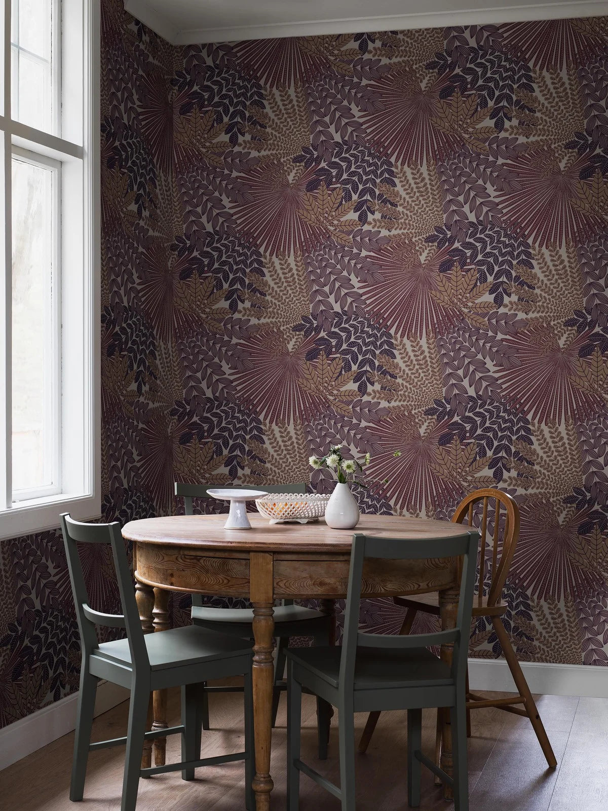 Tapete mit pflanzlichem Motiv VELVET LEAVES lila mit beige