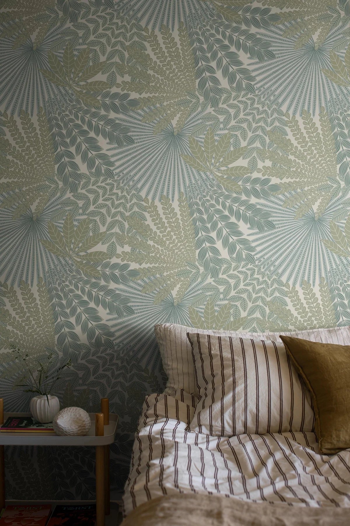 Tapete mit pflanzlichem Motiv VELVET LEAVES olivgrün