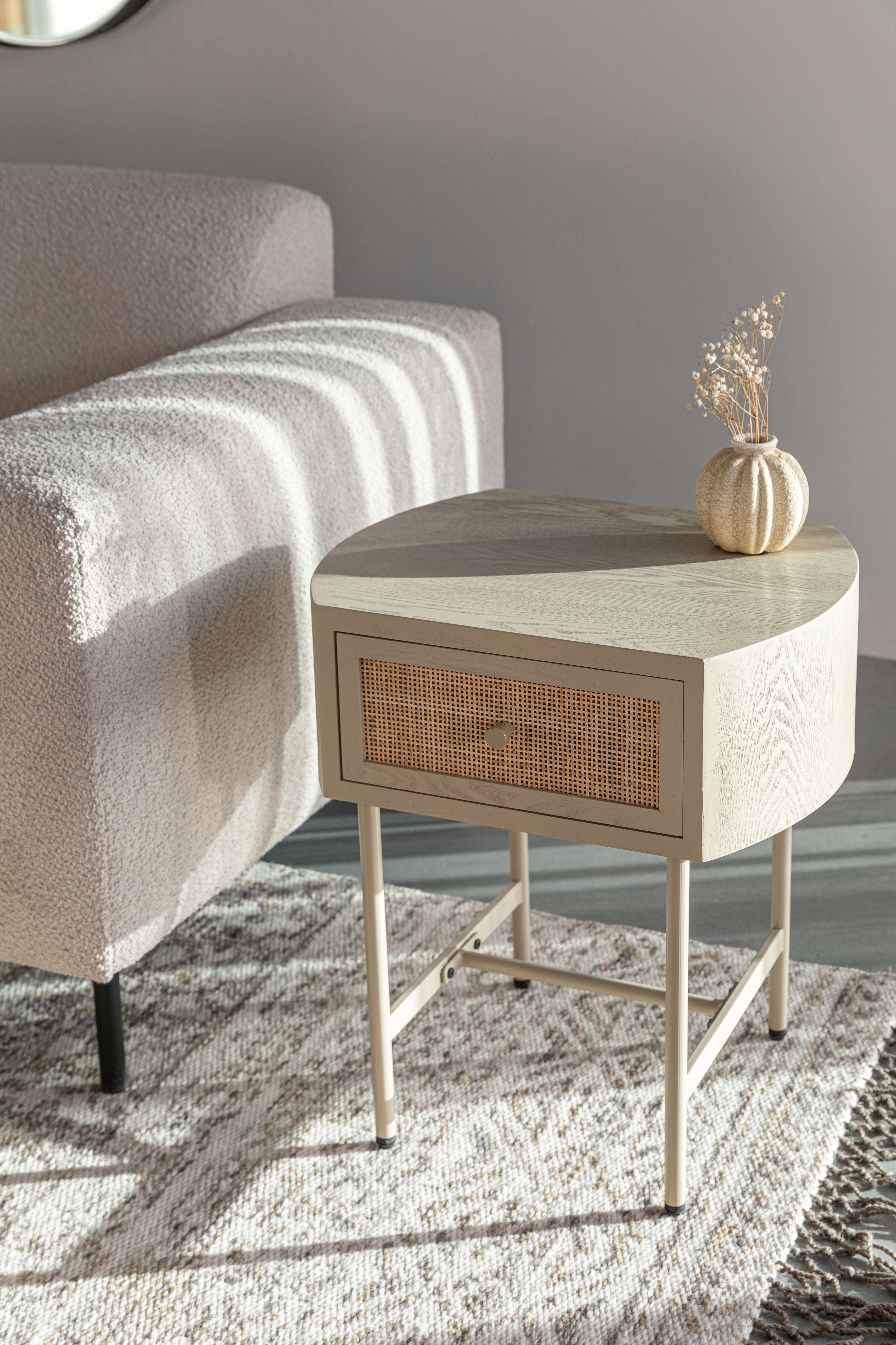 Amaya Beige Table mit Rattan