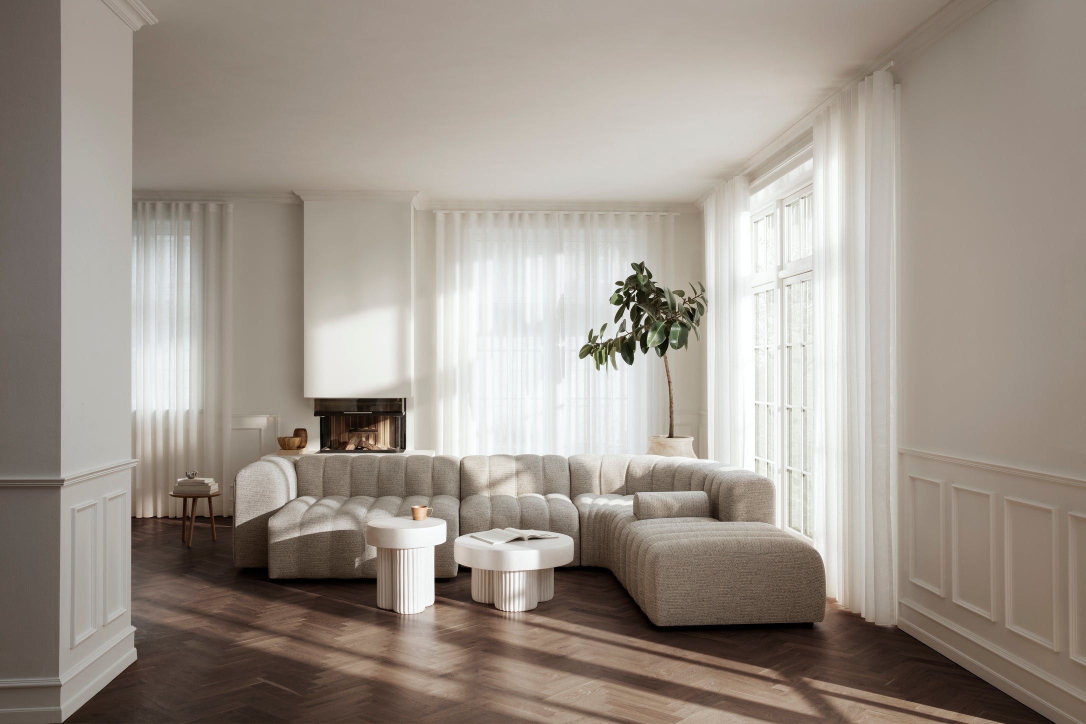 Beiger Beton-Couchtisch GEAR