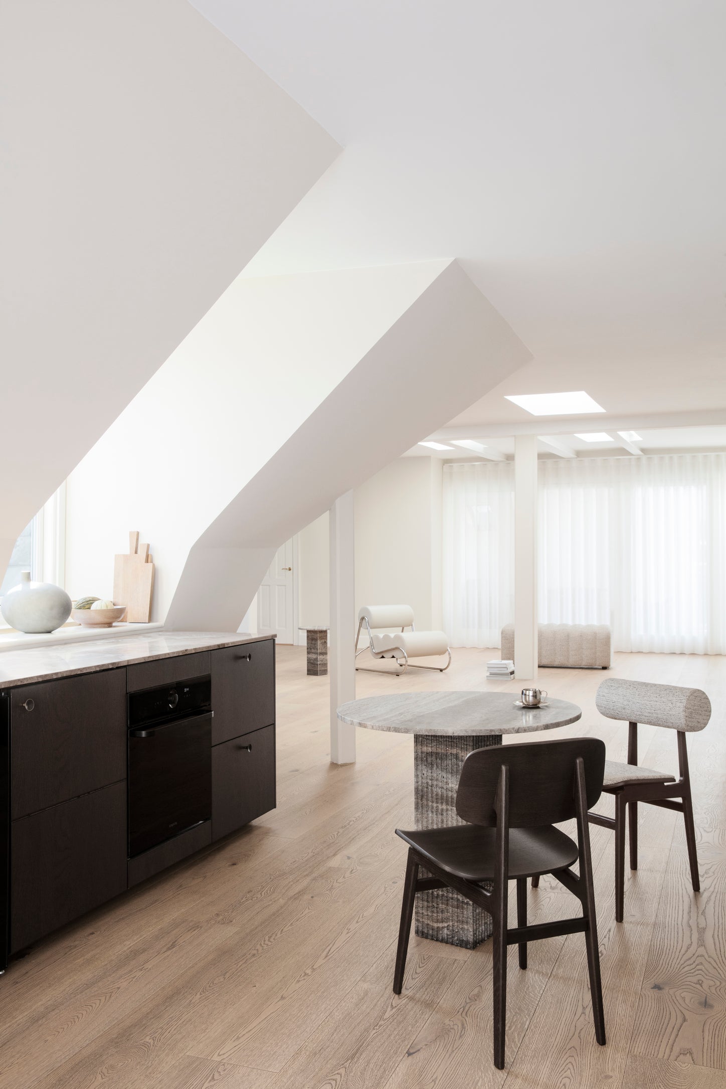 Runder Tisch SOHO grauer Travertin