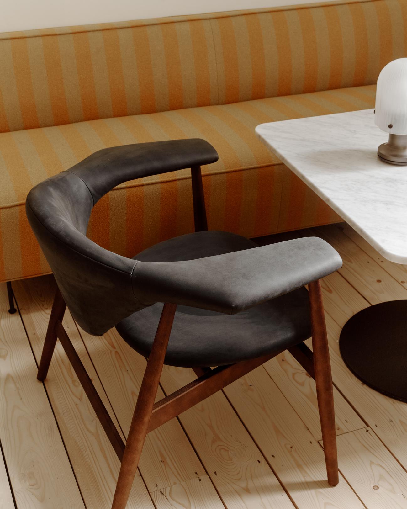 MASCULO upholstered chair