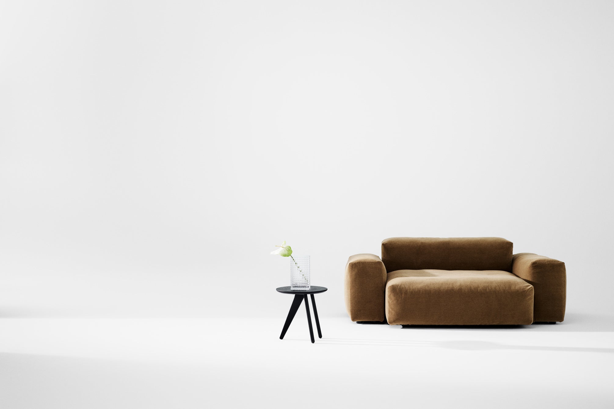 FIN black side table