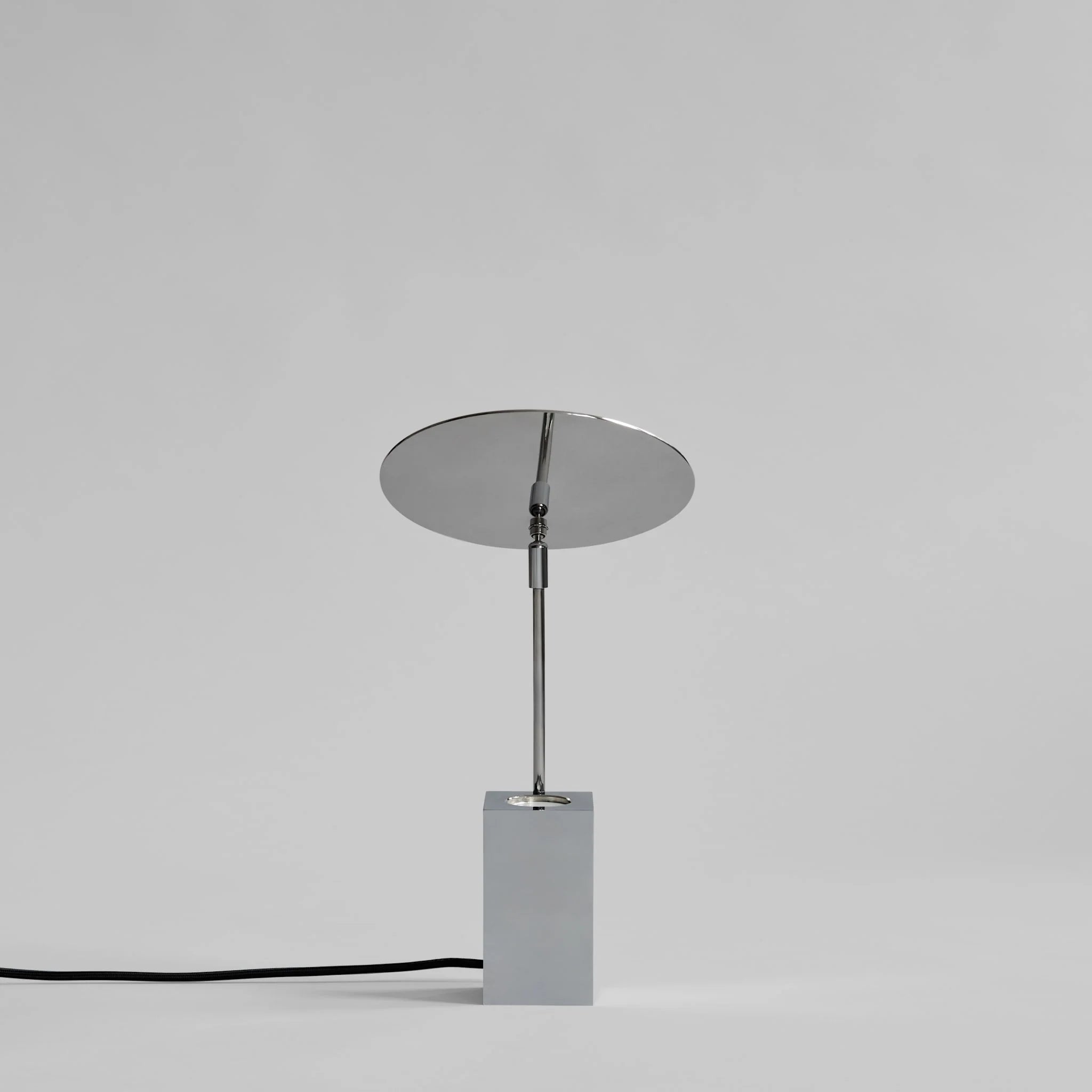 Reflektieren Sie die Chromtischlampe