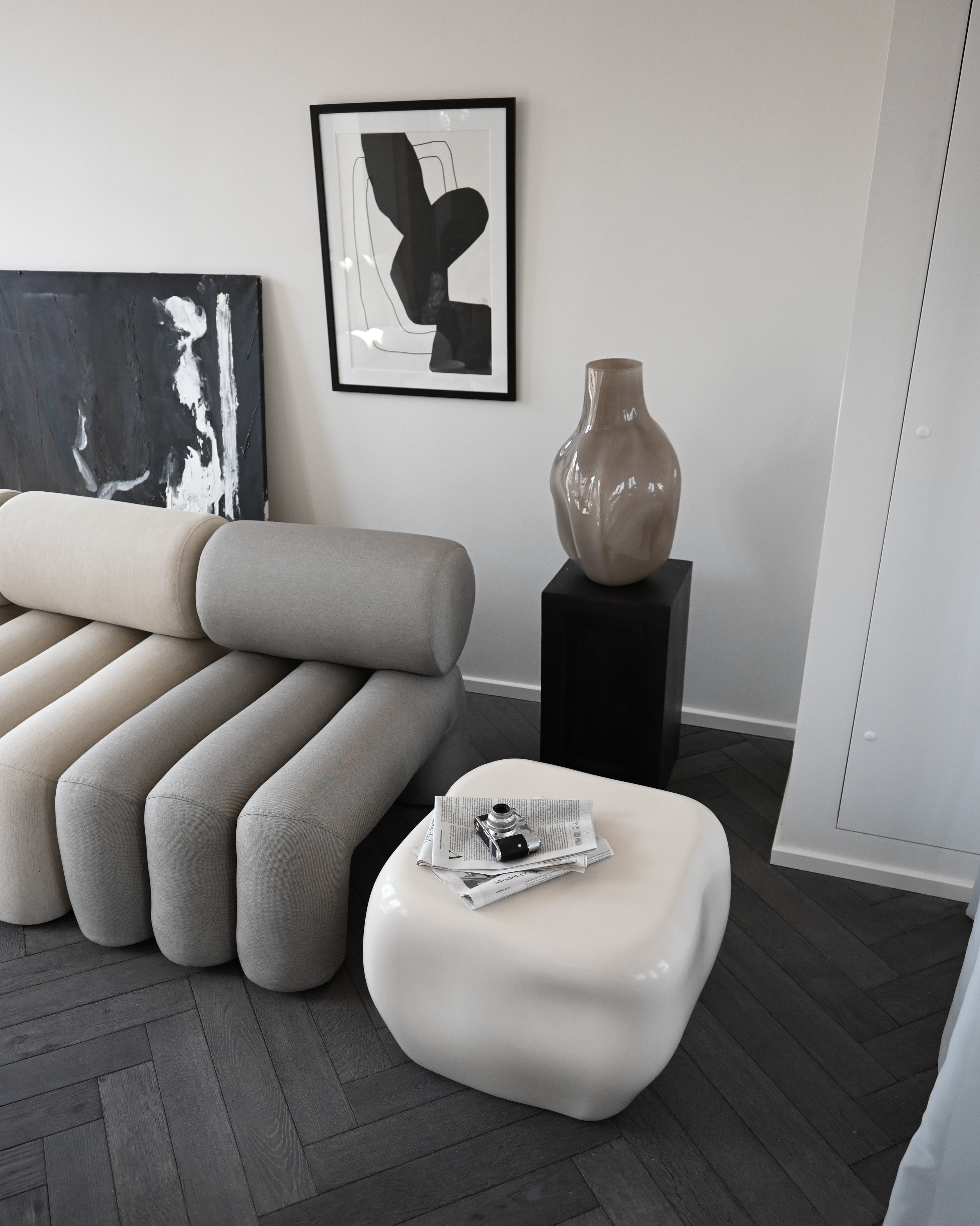 BAKKU dark beige glass vase