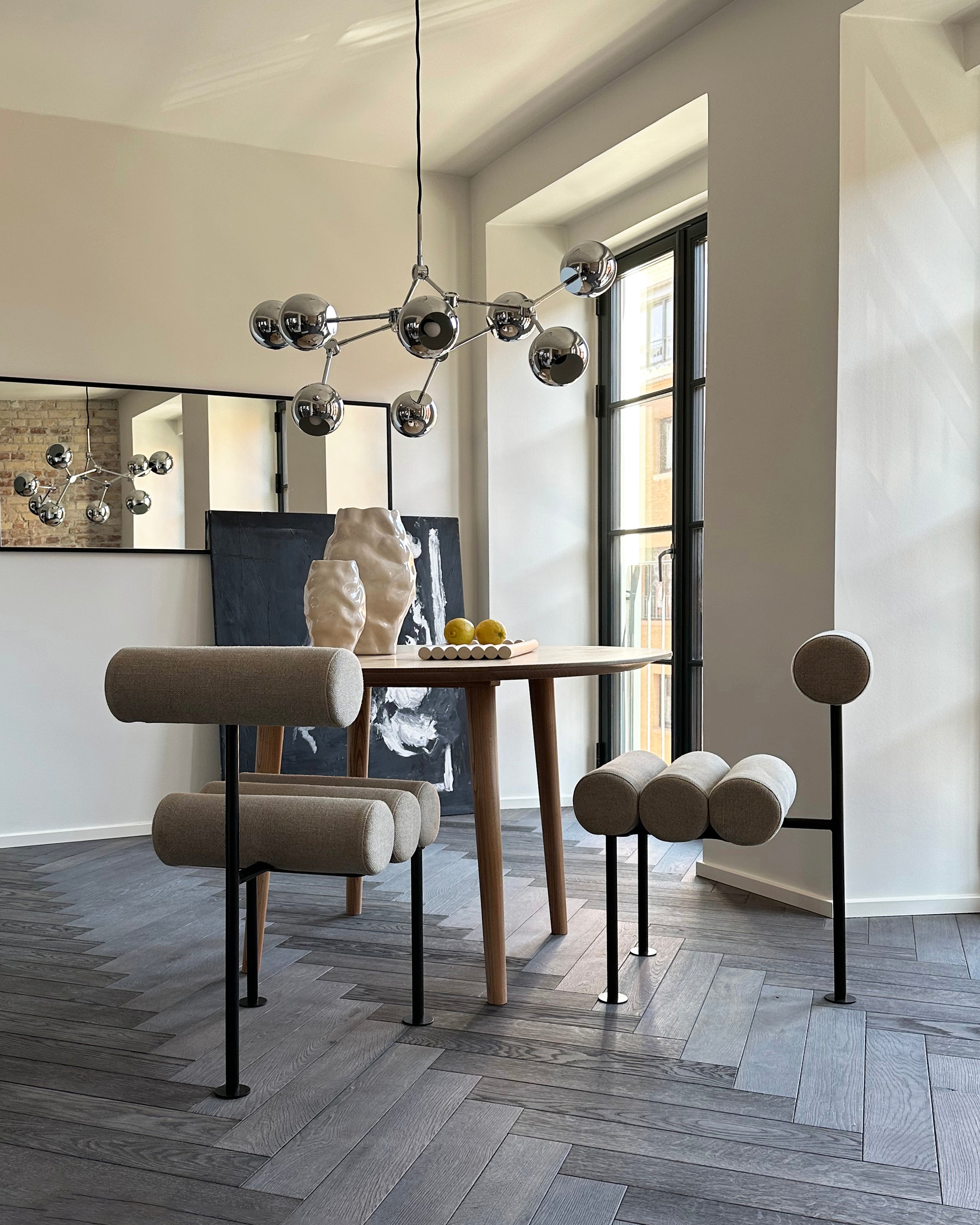 HIRO chair beige with black base