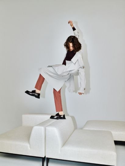 Modularer offener Ecksofa HOLDEN mit schwarzem Gestell