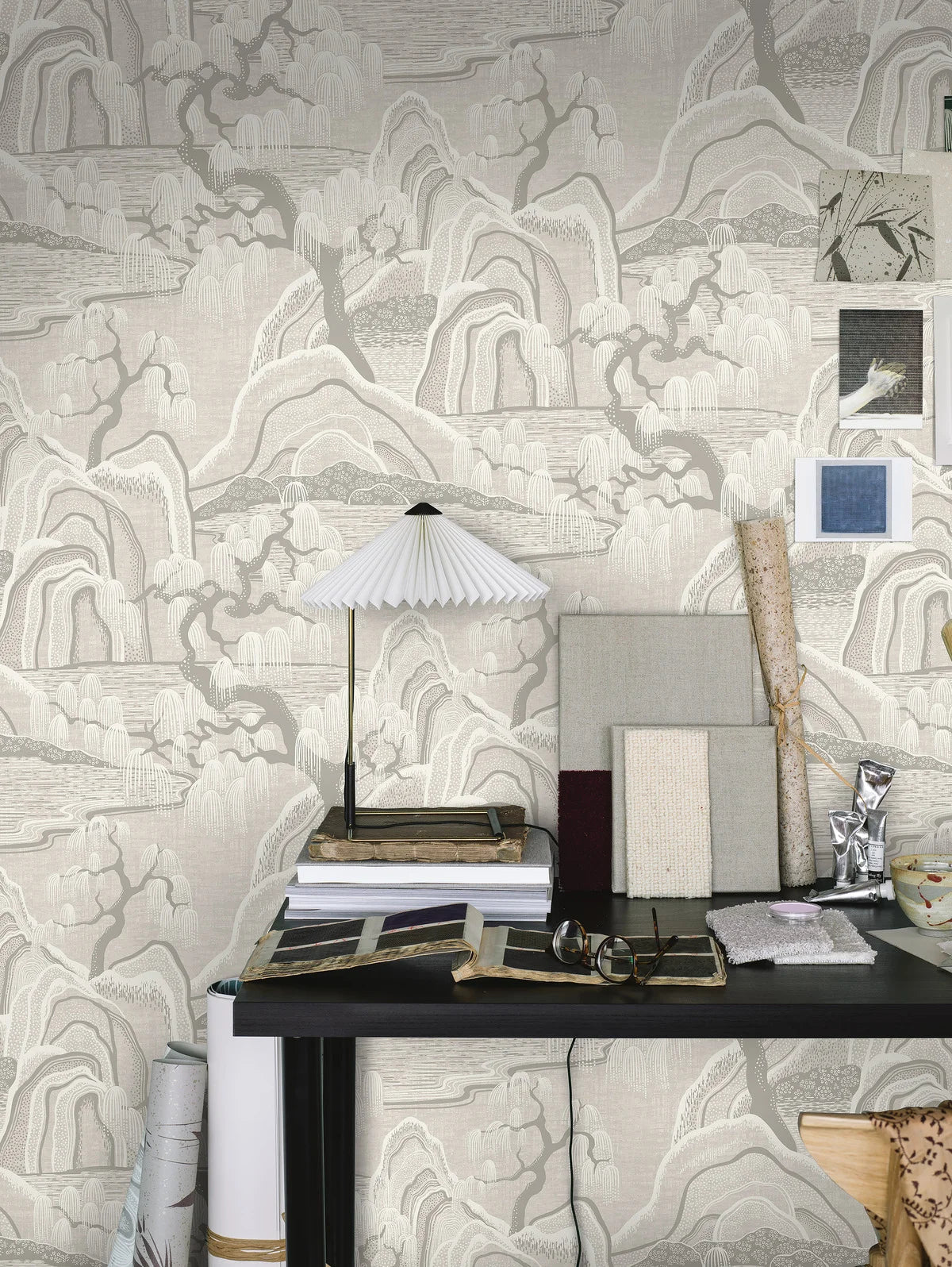 Vlies-Tapete mit Landschaft INDIGO GARDEN beige mit Grau