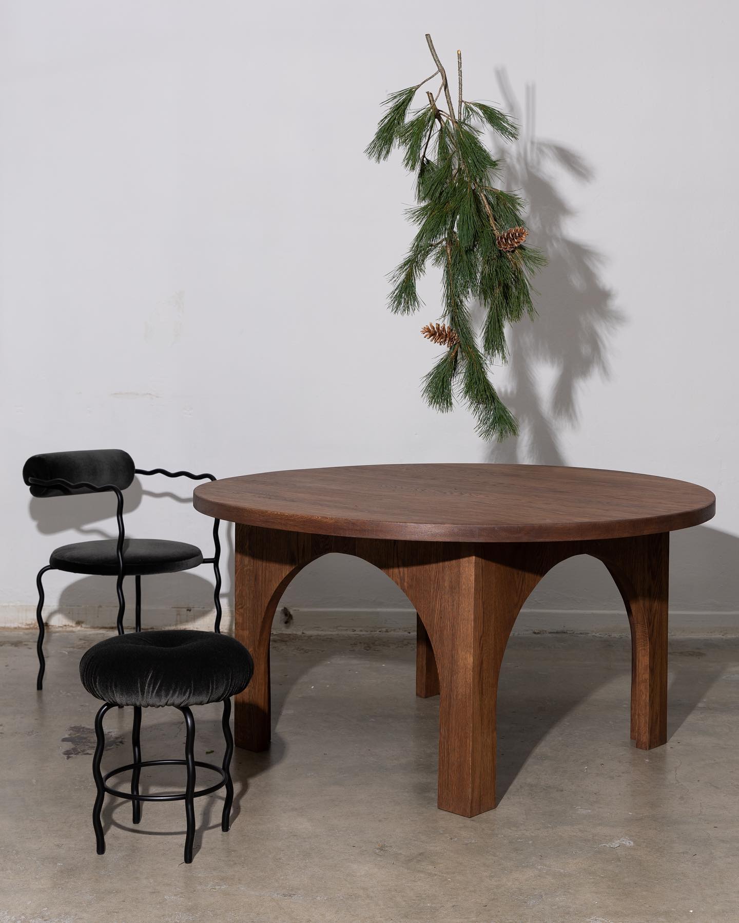 SAGE VAGUE Armlehnstuhl gepolstert mit Metallbasis