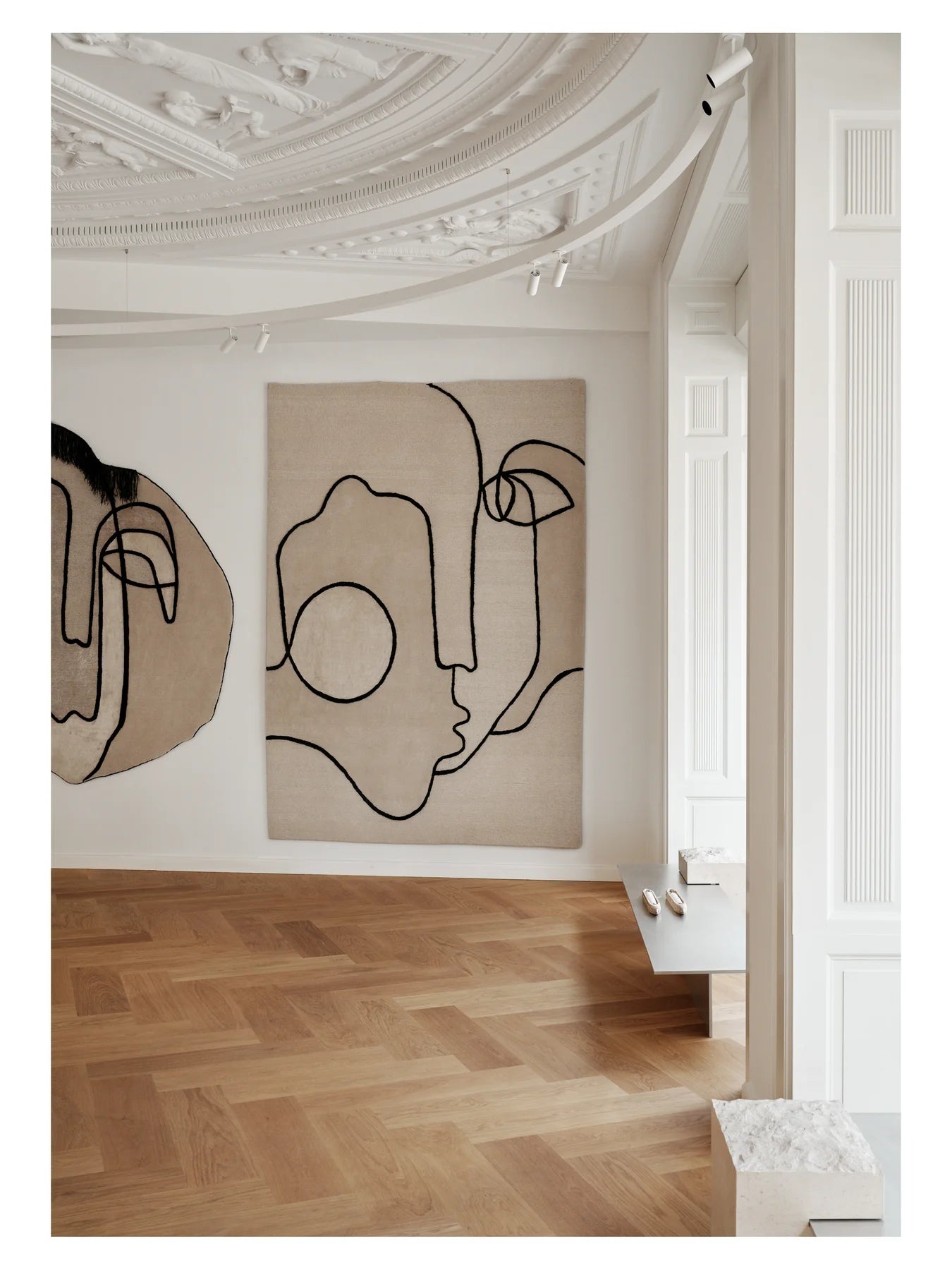 SELF MIRAGE beige rug with black
