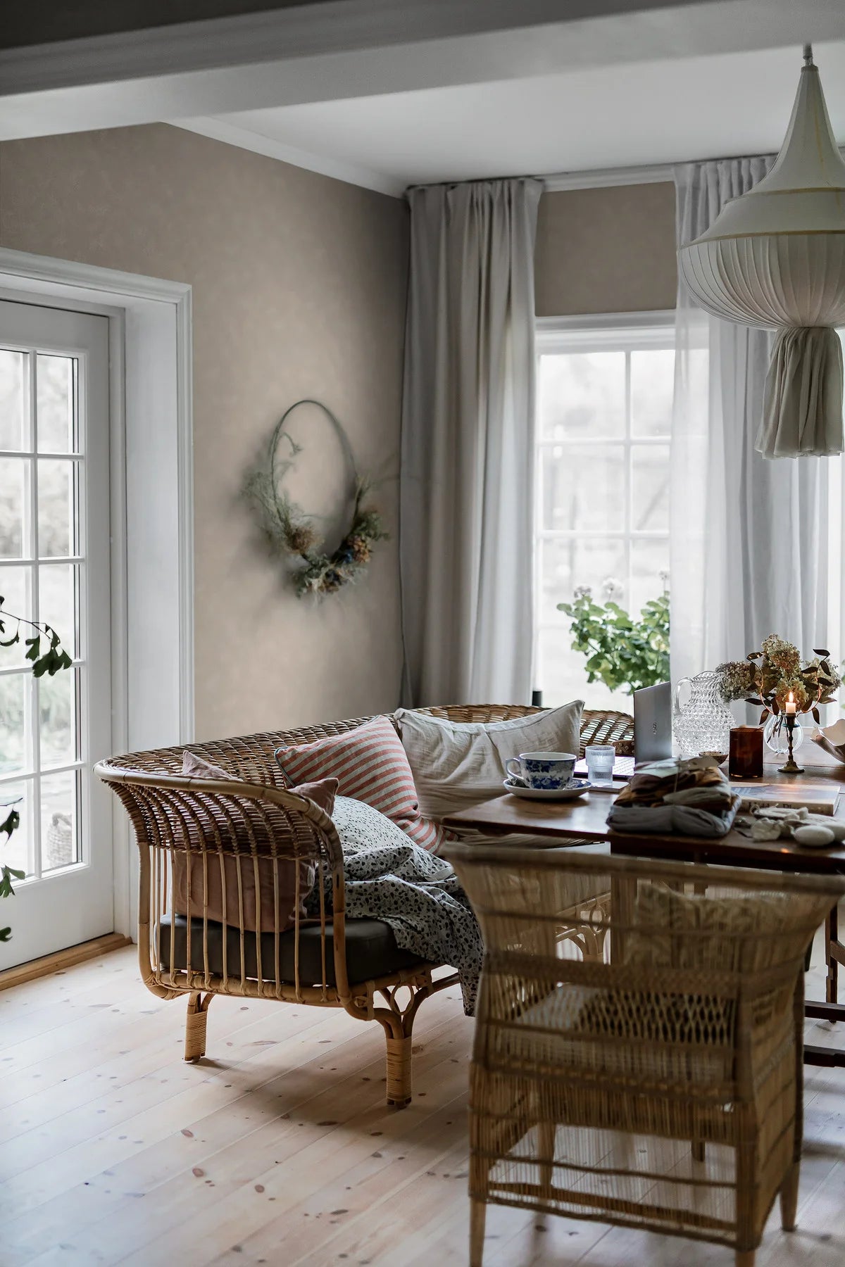 Tapete, die Gips imitiert, PAINTER’S WALL, gedämpftes Beige