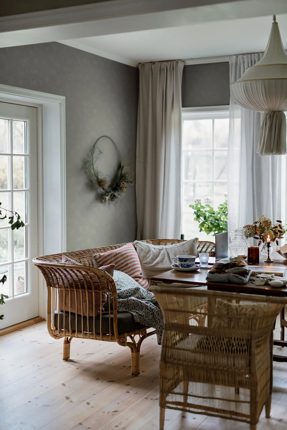 Tapete, die Gips imitiert, PAINTER’S WALL, gedämpftes Grün