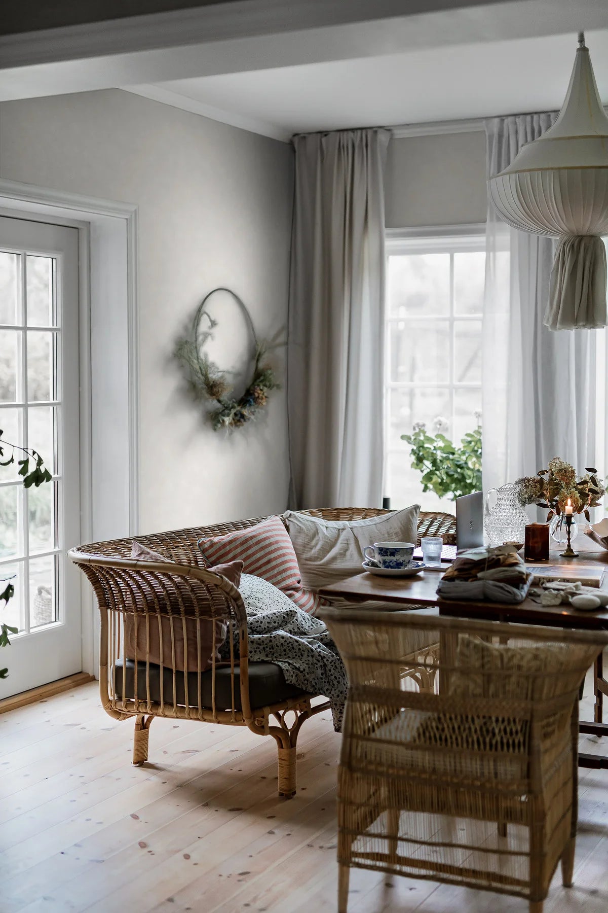 Tapete, die Gips imitiert, PAINTER’S WALL, weiß