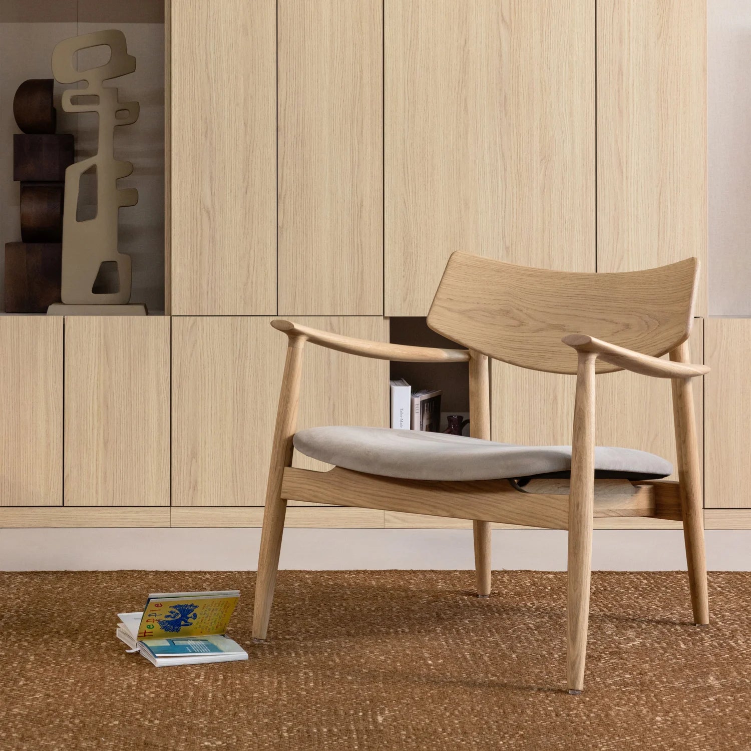 Sessel BASK mit beigem Sitz und Eichenbasis
