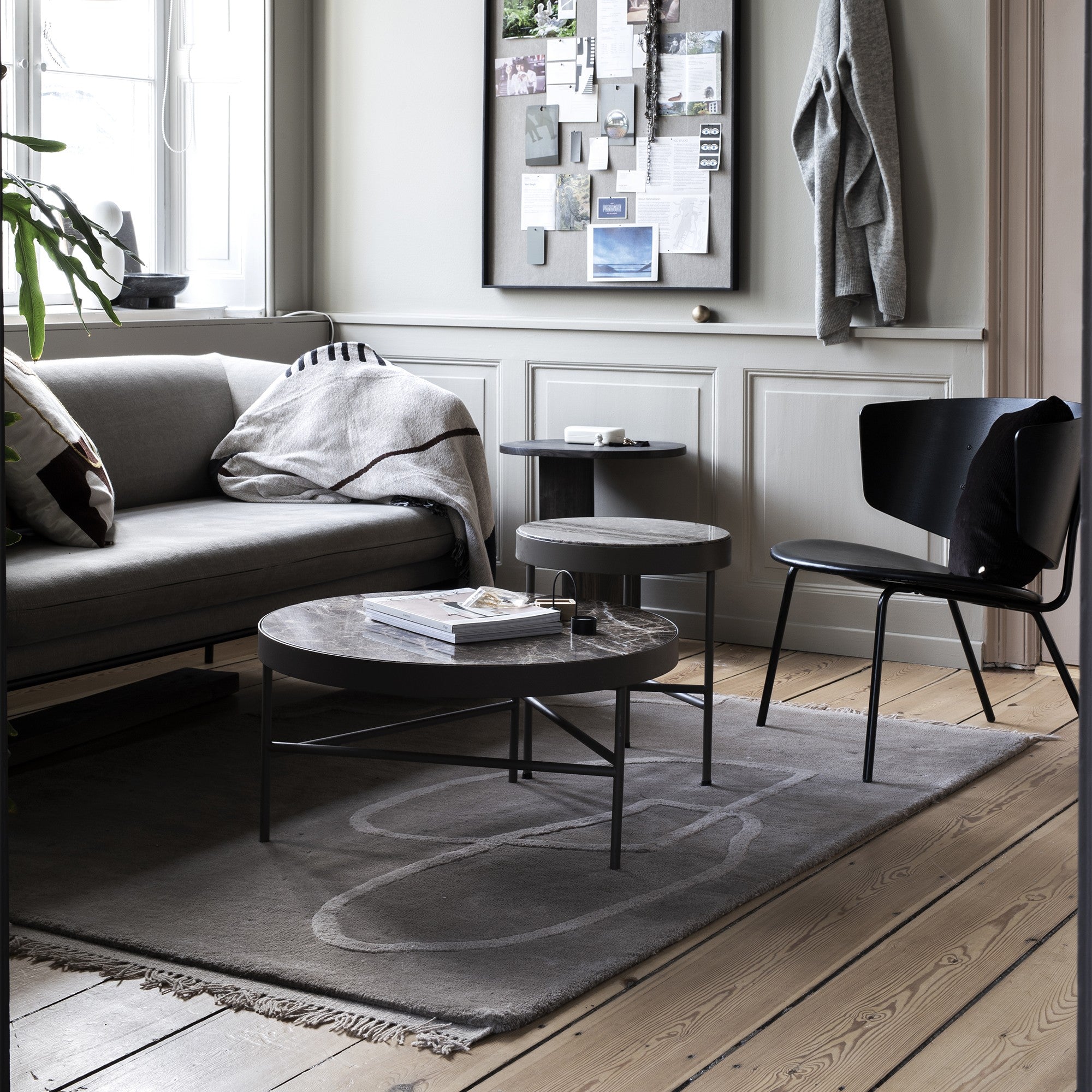 MARBLE TABLE black marble
