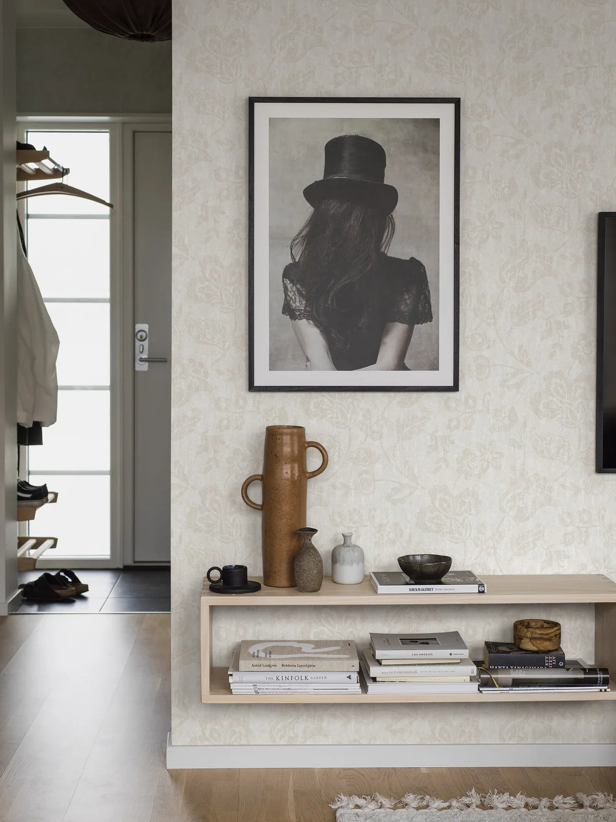 Vlies-Tapete mit pflanzlichem Muster CORNELIA hellbeige