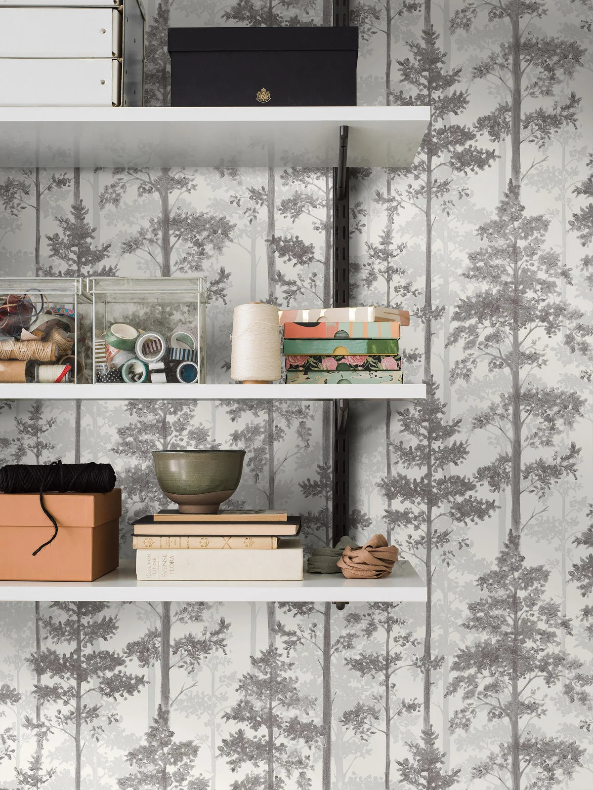 Vlies-Tapete mit pflanzlichem Muster RONJA grau mit Weiß