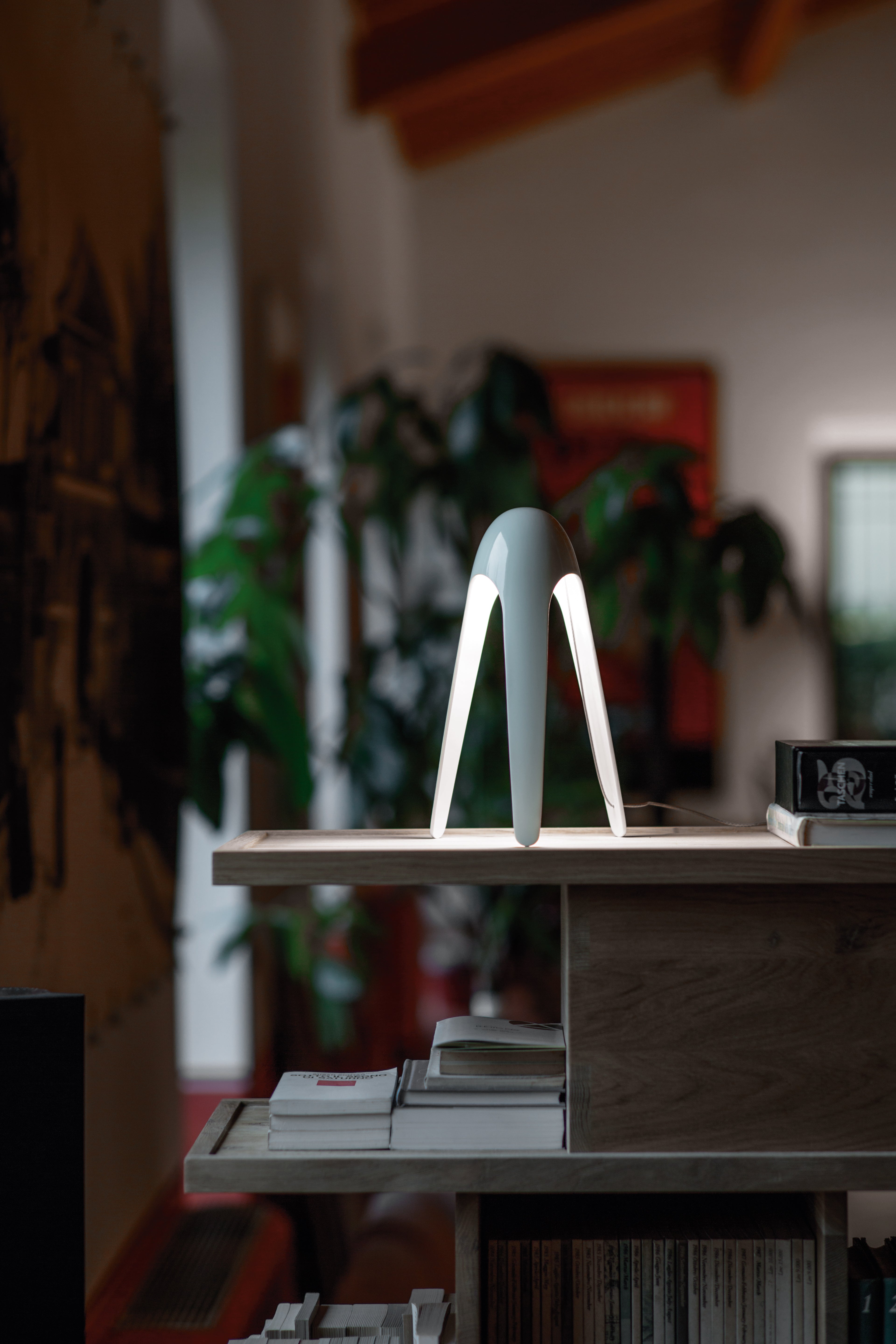 CYBORG Table Lamp in Glossy White