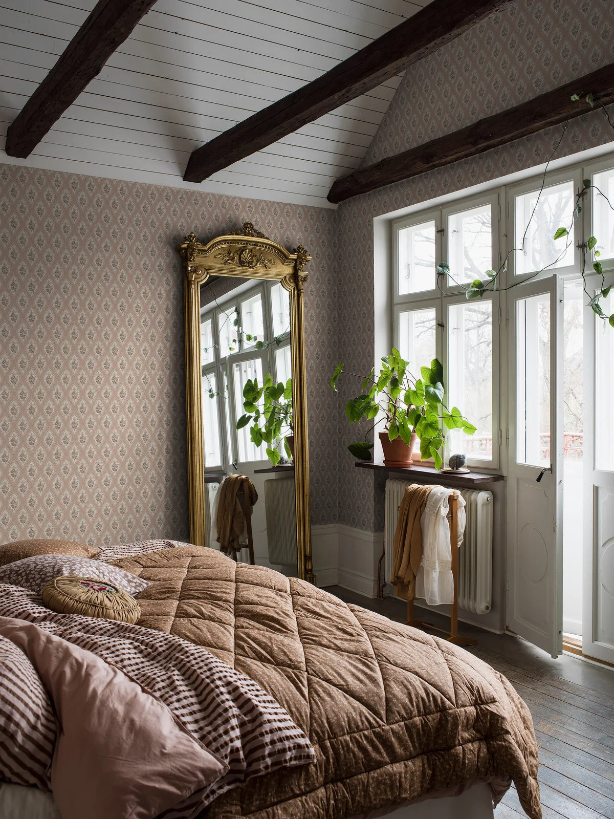 Tapete mit pflanzlichem Medaillonmuster ETERNAL FLOWER rosa