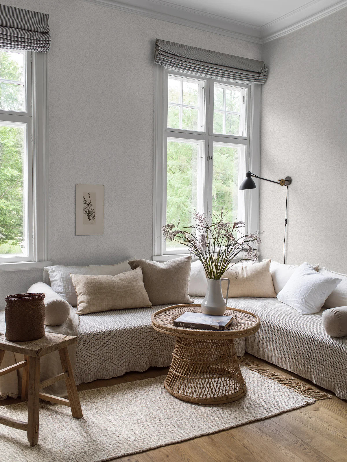 Vlies-Tapete mit Medaillons HIDDEN MEDALLION grau-beige