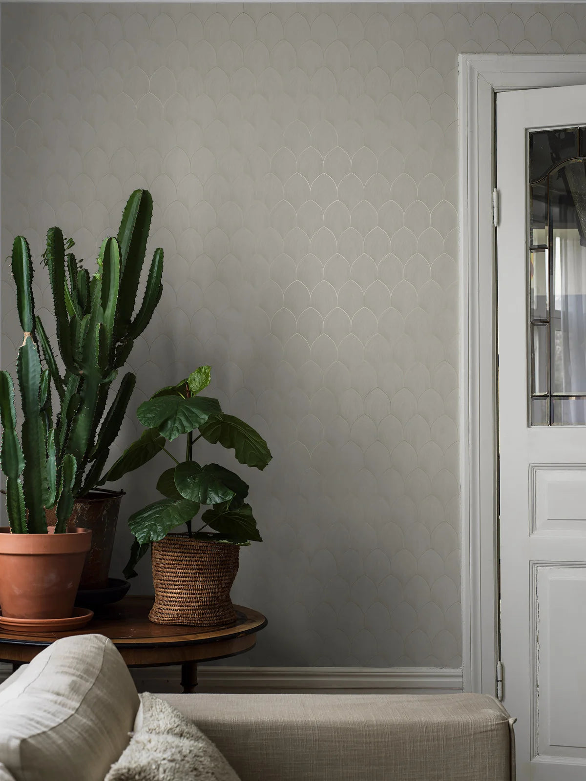 Tapete mit geometrischem Muster von Bögen GOLDEN ARCHES gebrochenes Weiß