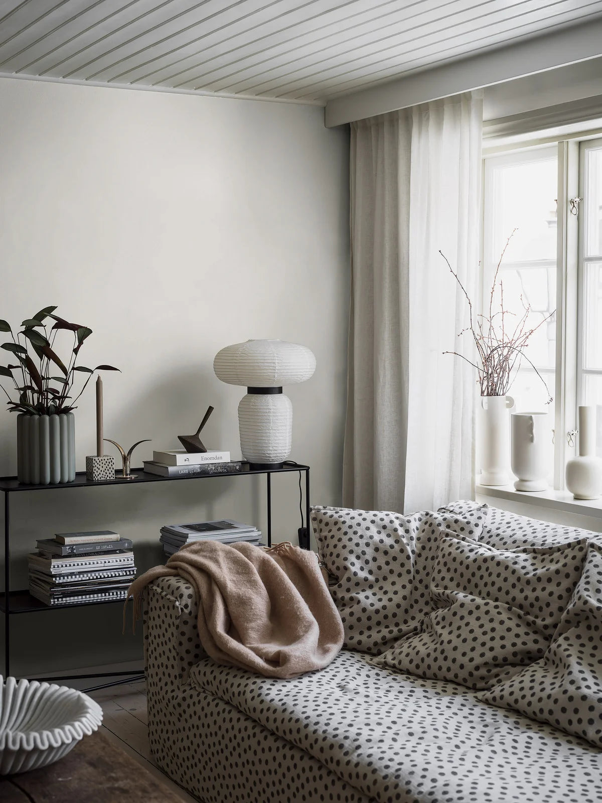 Strukturierte Tapete, die Leinen imitiert - LINEN - BIRCH WHITE warmes Weiß