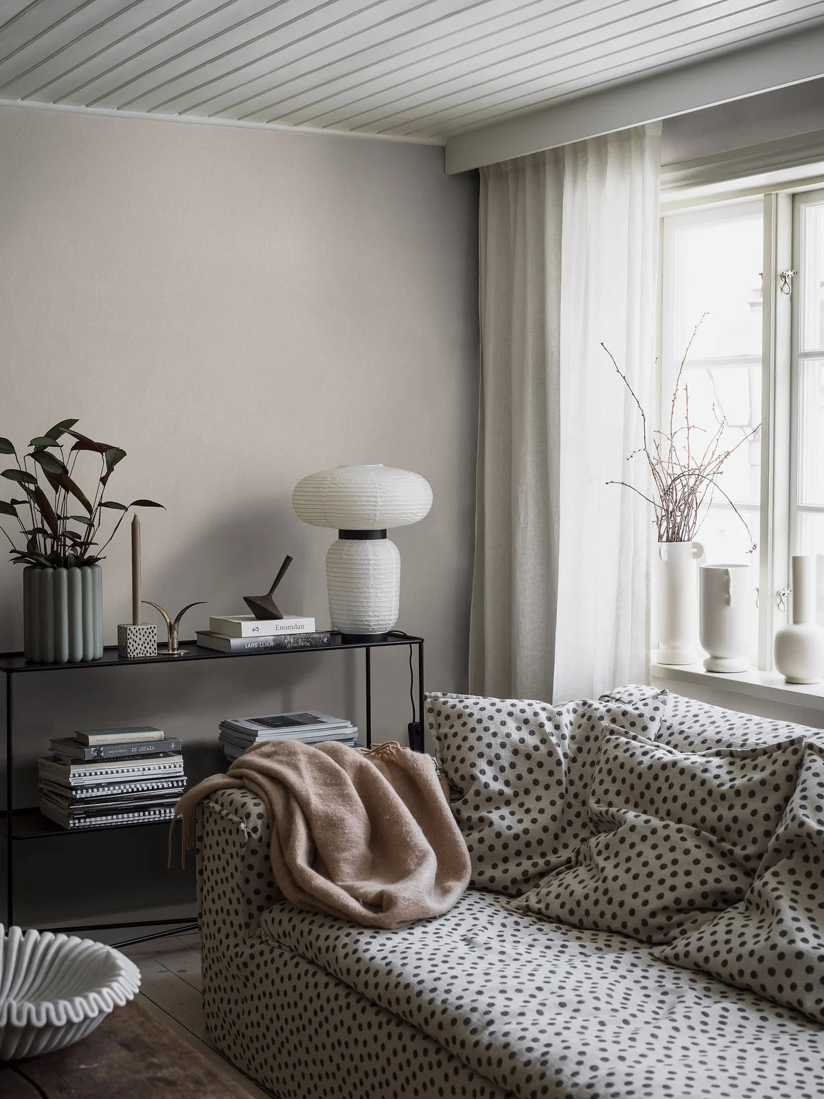 Strukturierte Tapete, die Leinen imitiert - Seifeneiche, helles Eichenholz