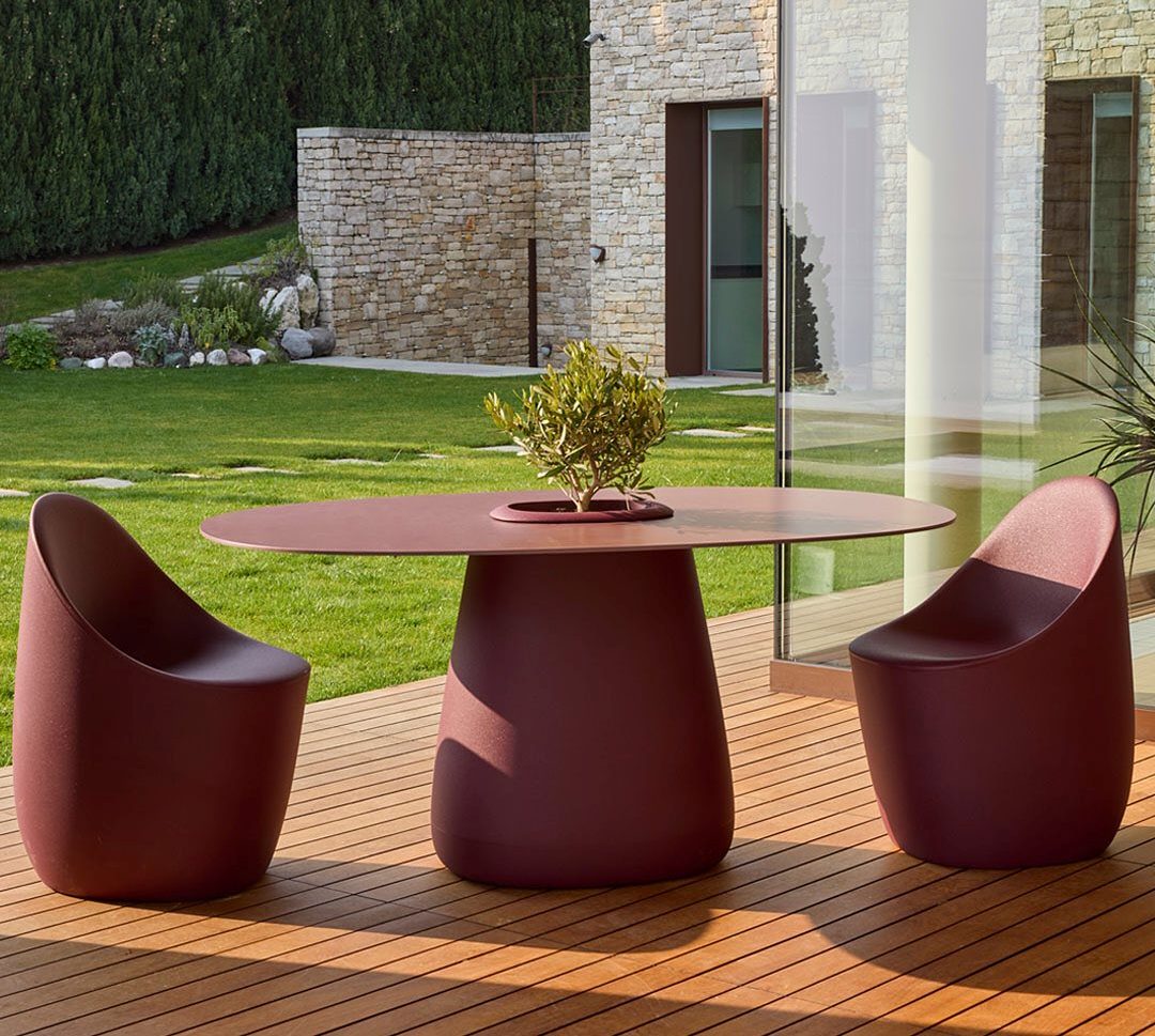 Cobble taupe garden table with container