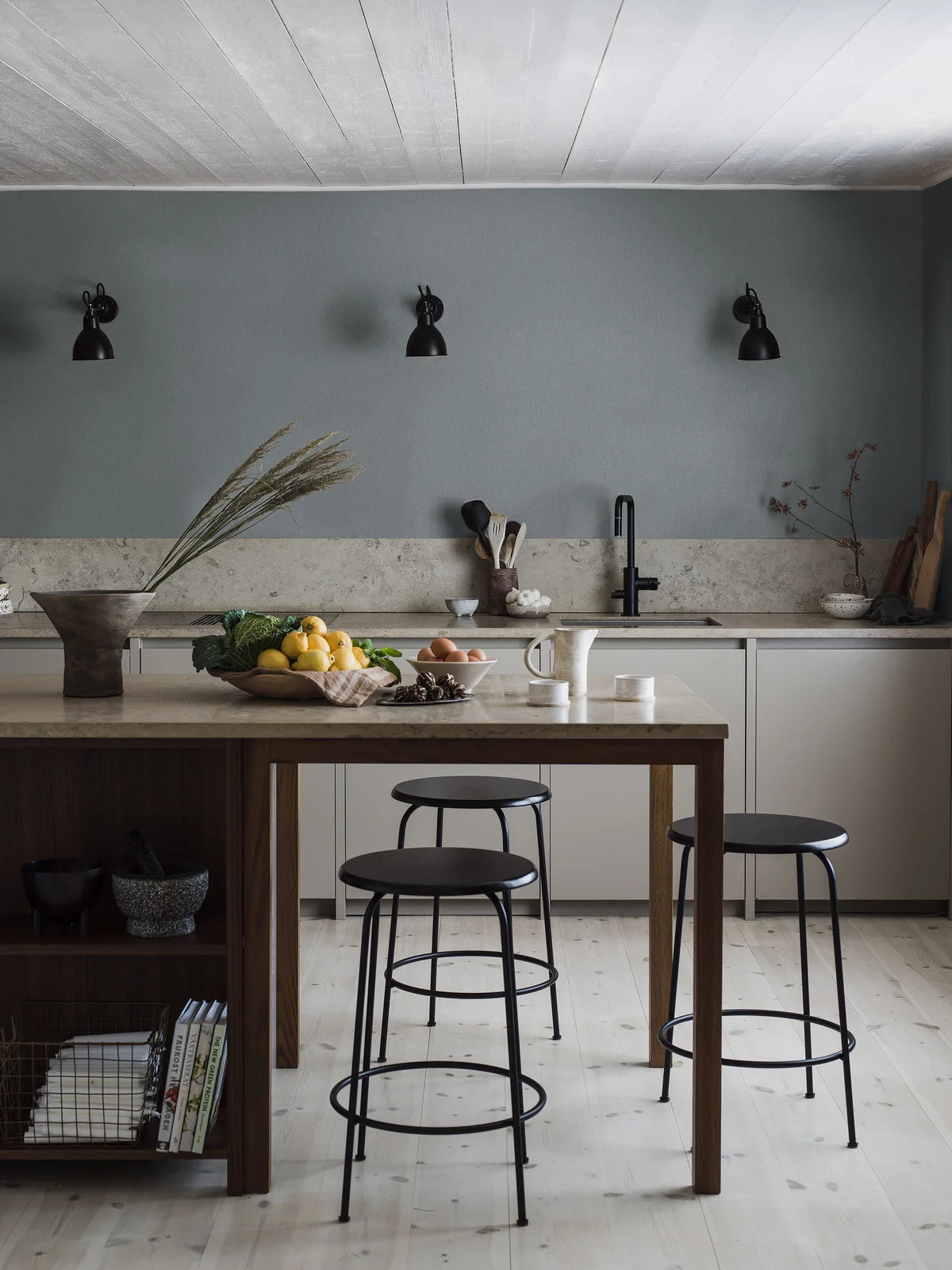 Structural wallpaper imitating linen LINEN - DEEP LAKE muted blue