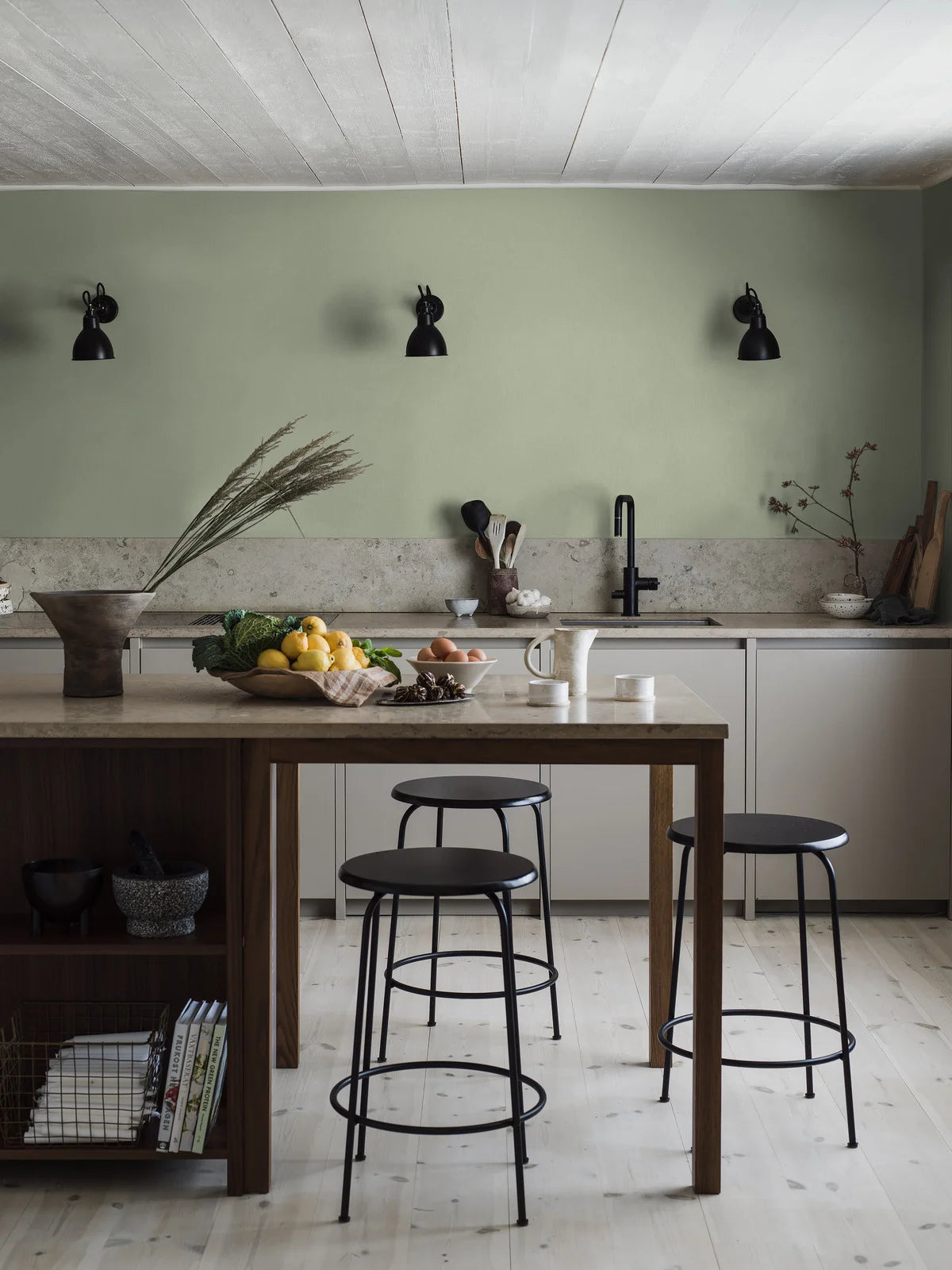 Structural wallpaper resembling linen LINEN - FLOURISHING GREEN light green