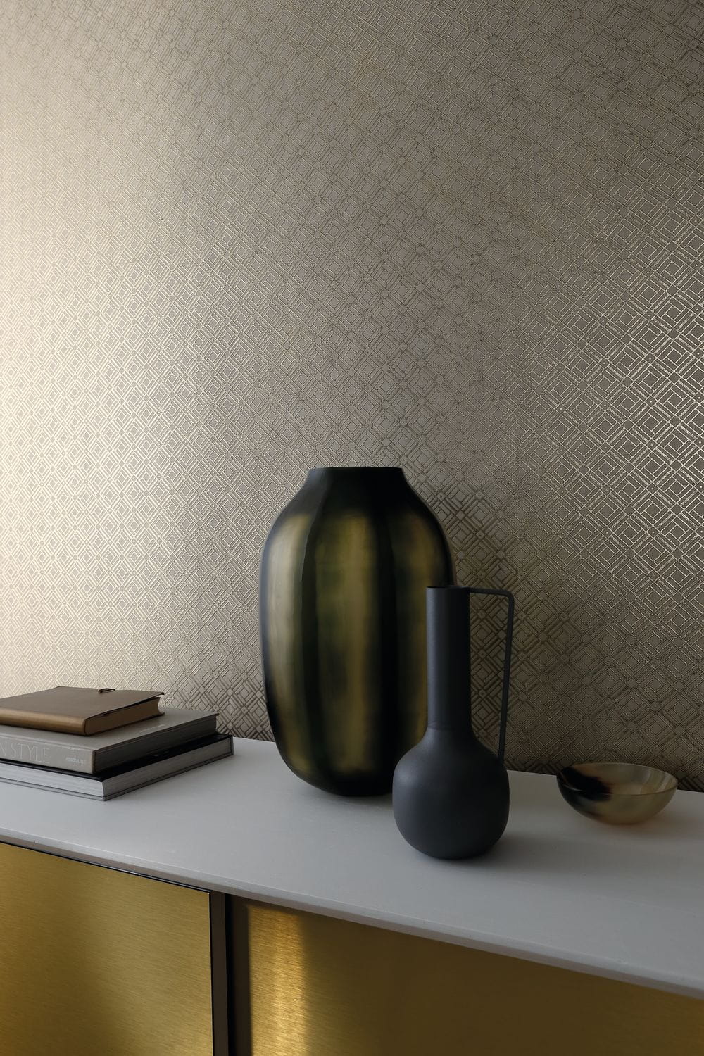 Metallic wallpaper with geometric pattern KHEOPS - WHITE with brown