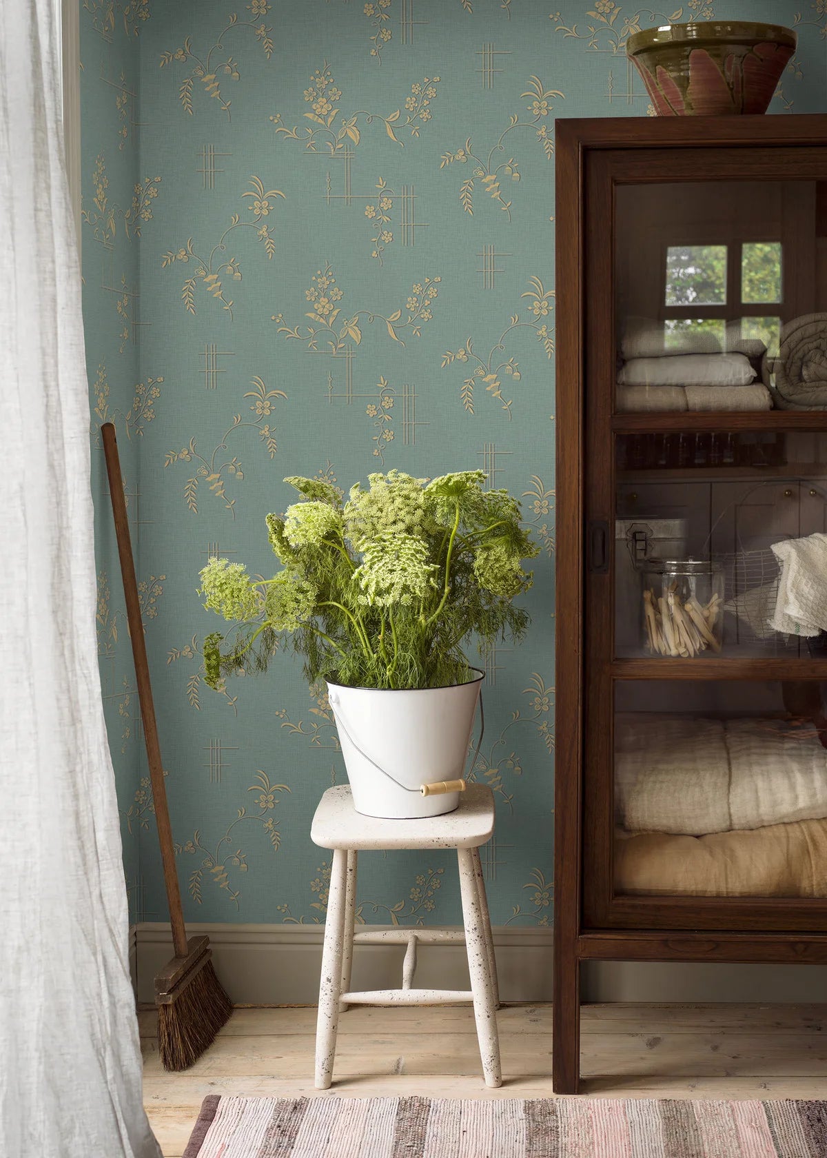 Vlies-Tapete mit pflanzlichem Muster ULRICEHAMN in türkisgrün