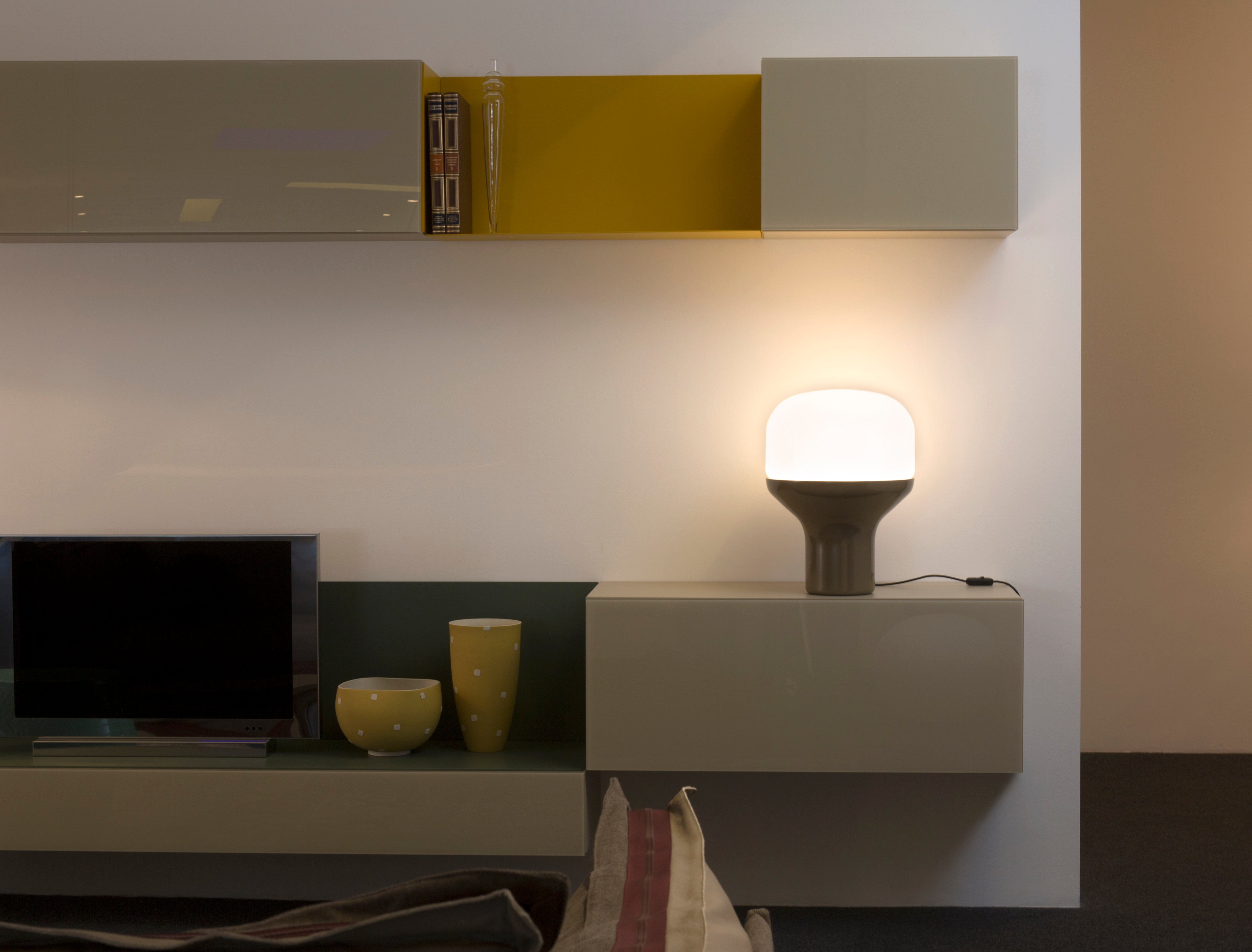 Lampa stołowa DELUX opalowe szkło z czarną podstawą