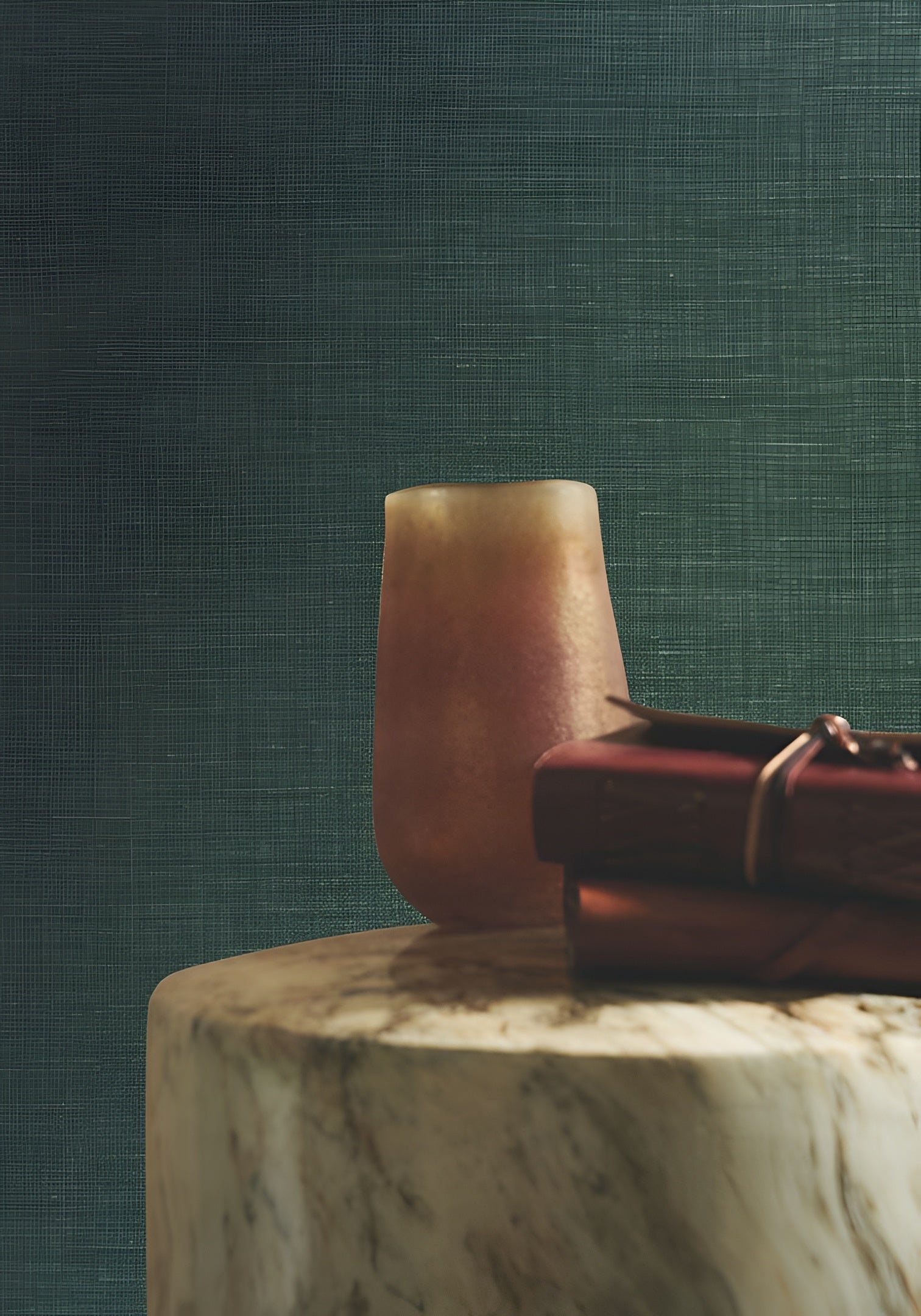 Structural wallpaper imitating linen canvas SHINOK - VERT EMPIRE green