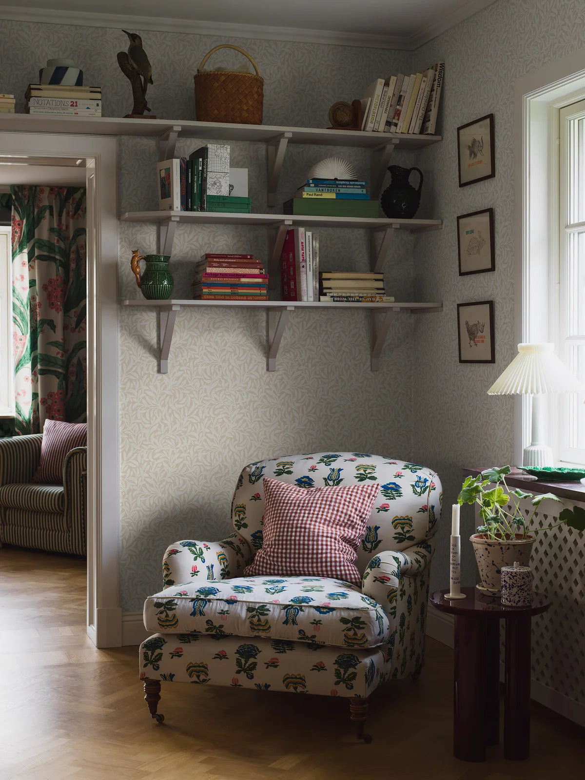 Tapete mit Pflanzenmotiv in Blättern VINTERGRONA warmes Beige