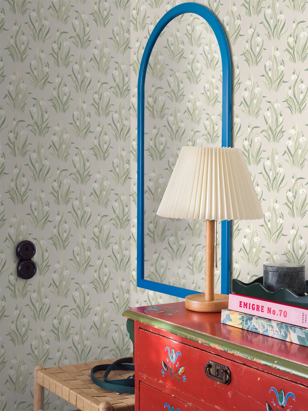 Tapete mit pflanzlichem Blumenmotiv SNODROPPE beige mit grün