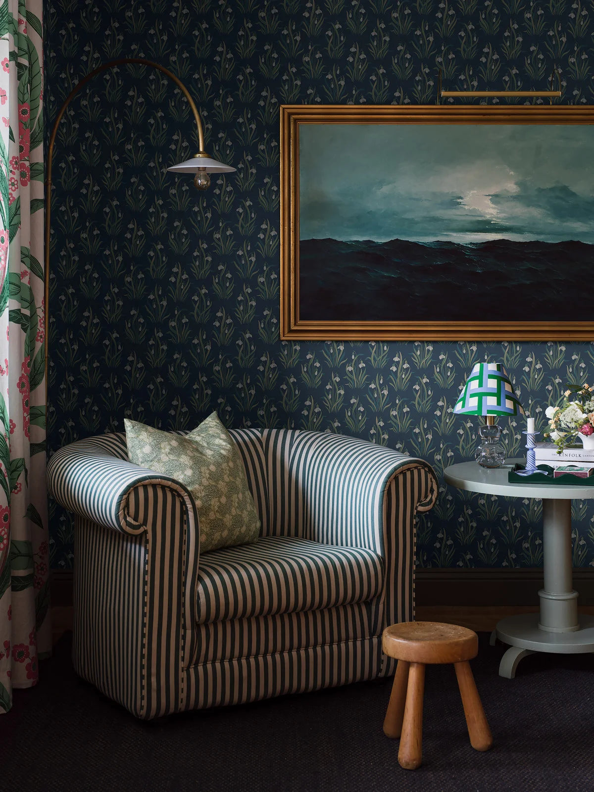 Tapete mit pflanzlichem Blumenmotiv SNODROPPE blau mit grün