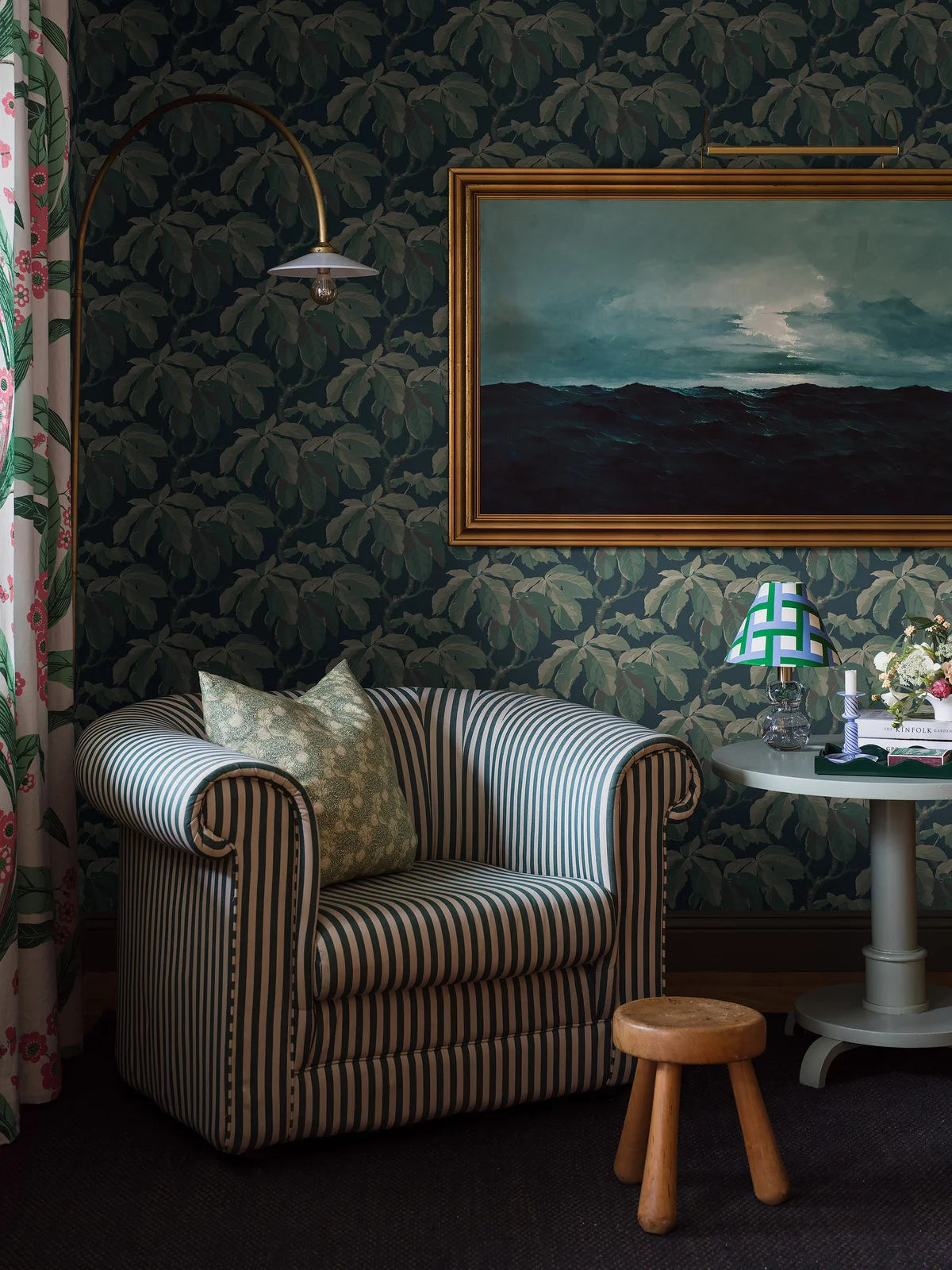 Tapete mit Pflanzenmotiv KASTANJI dunkelgrün