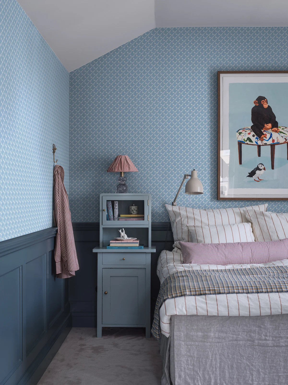 Tapete mit geometrischem Muster PIPPI blau mit Weiß