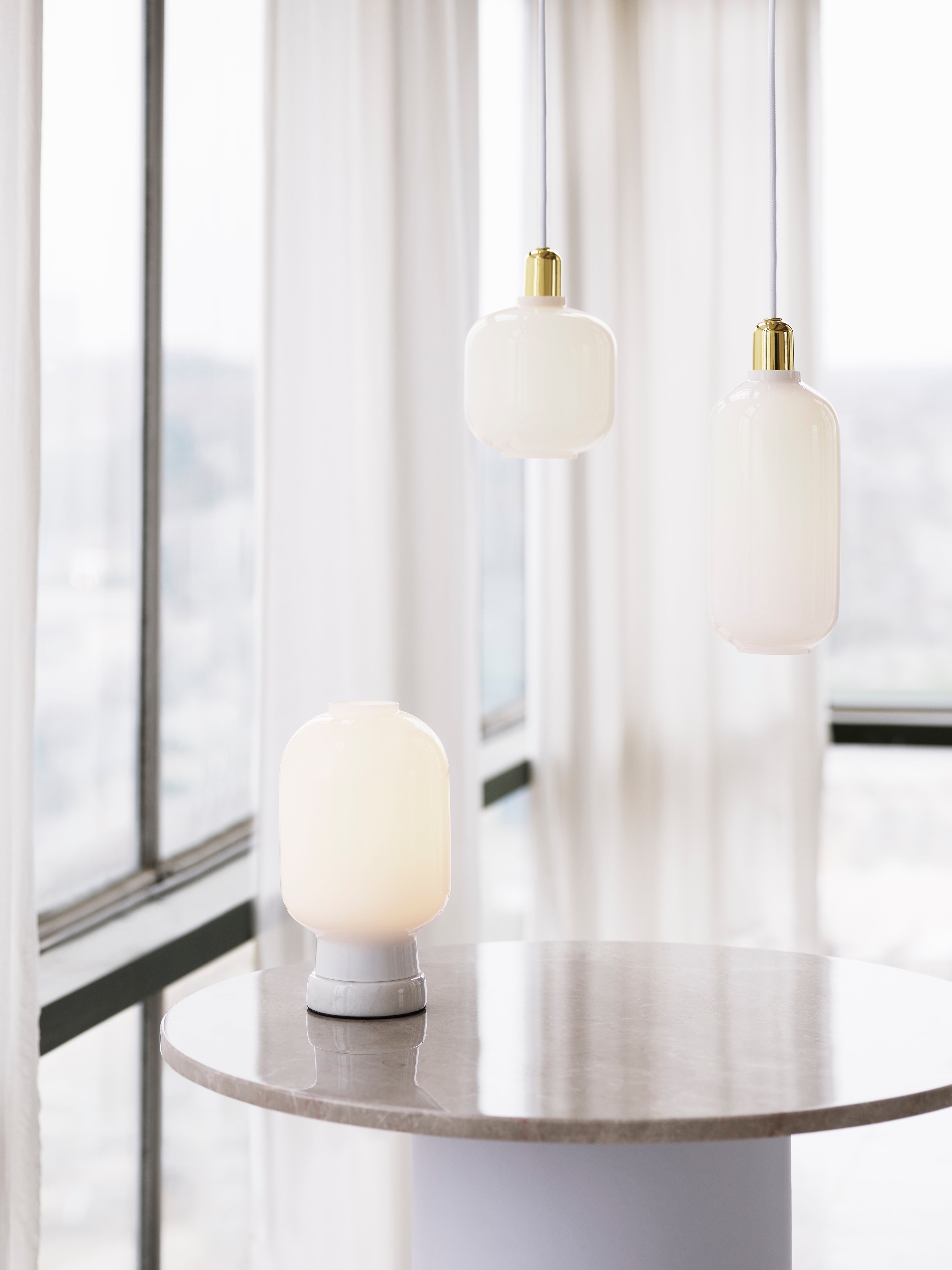 AMP Pendelleuchte Weißes Glas mit Gold-Finish