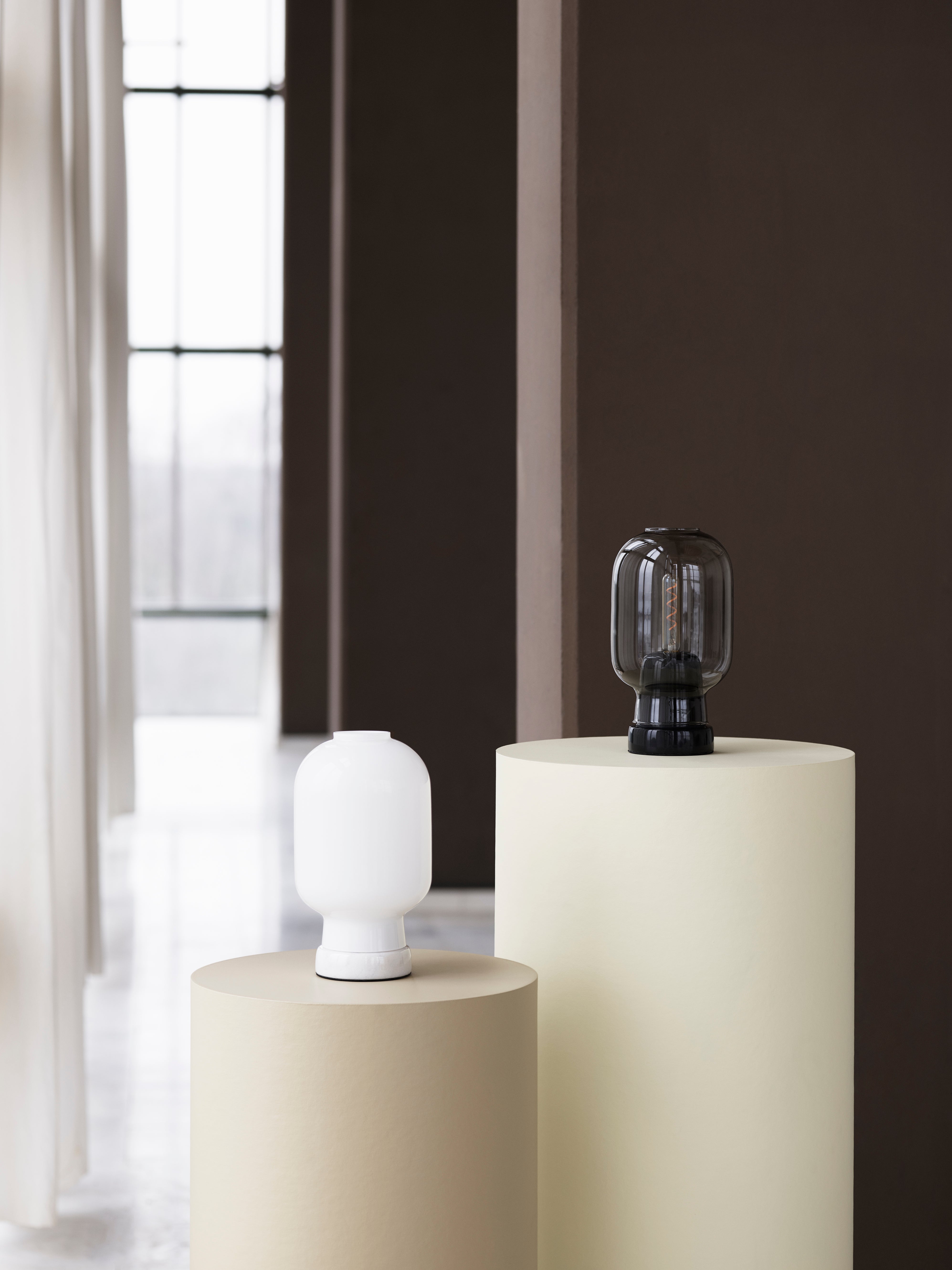 AMP table lamp in smoked glass with black marble