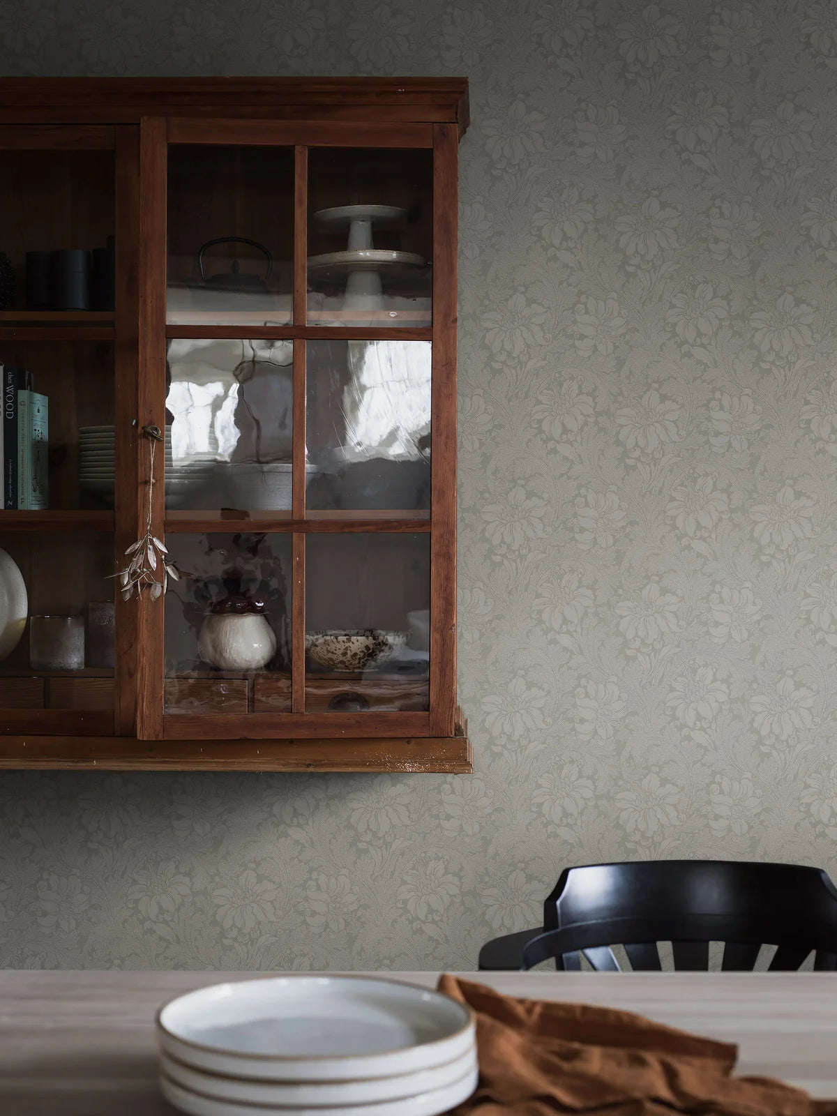 Vlies-Tapete mit pflanzlichem Muster ACANTHUS in hellgrün