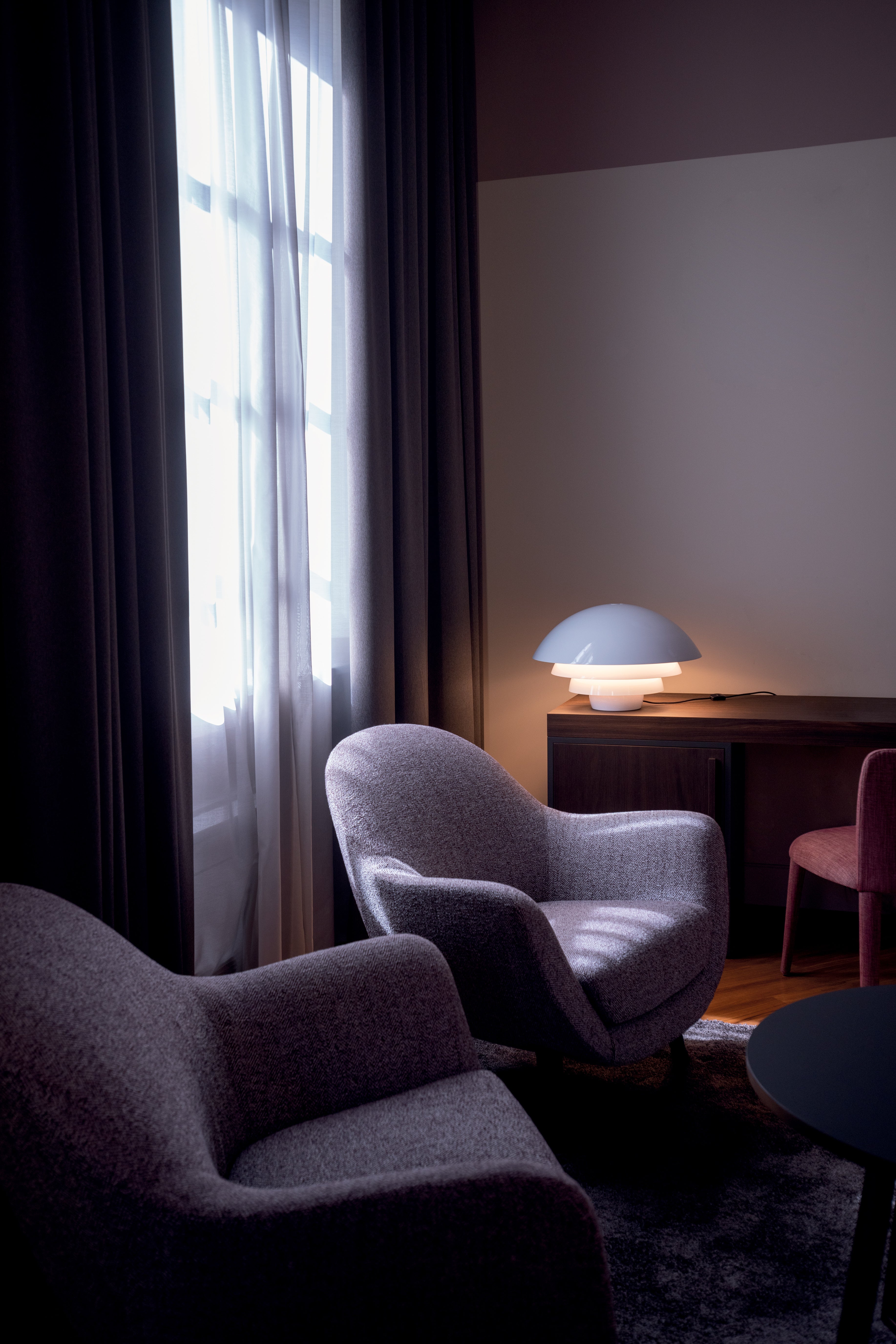 VISIERE Table Lamp in Glossy White