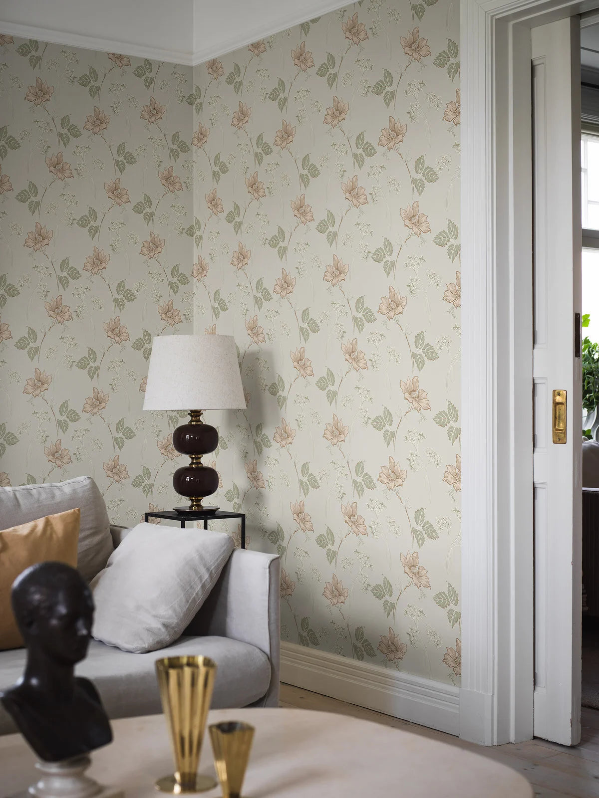 Tapete mit pflanzlichem Blumenmotiv VALBORG beige mit grün