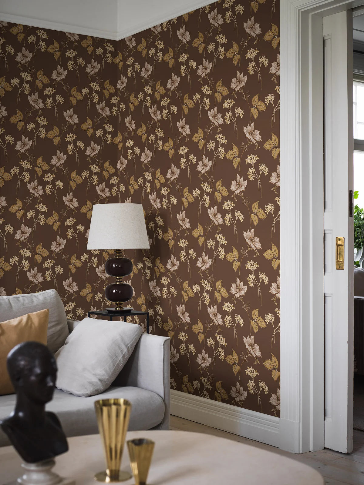Tapete mit pflanzlichem Blumenmotiv VALBORG braun mit beige