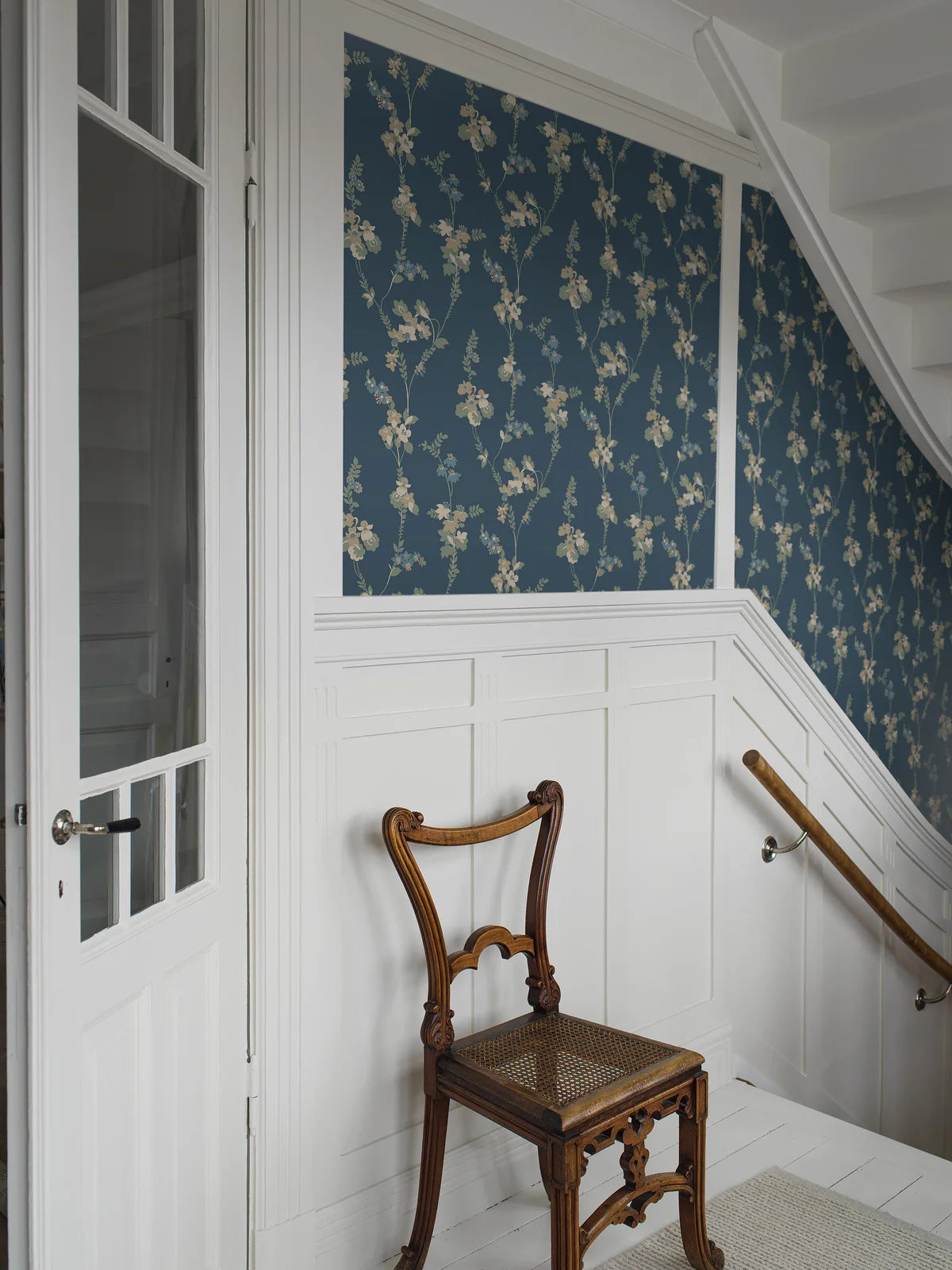 Tapete mit pflanzlichem Blumenmotiv VERA in Marineblau mit Grün