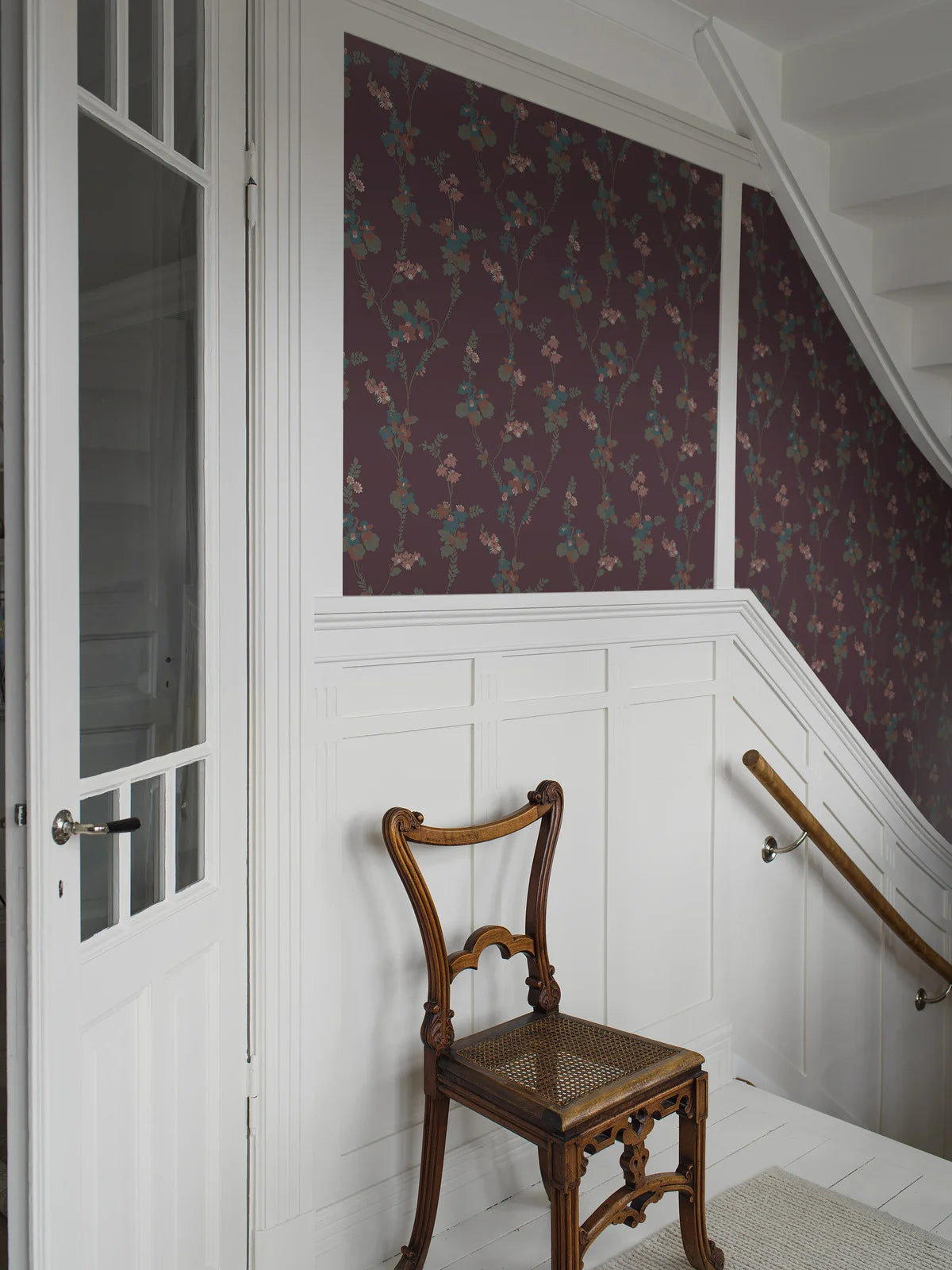 Tapete mit Pflanzenmotiv VERA in dunklem Burgunderrot mit Grün