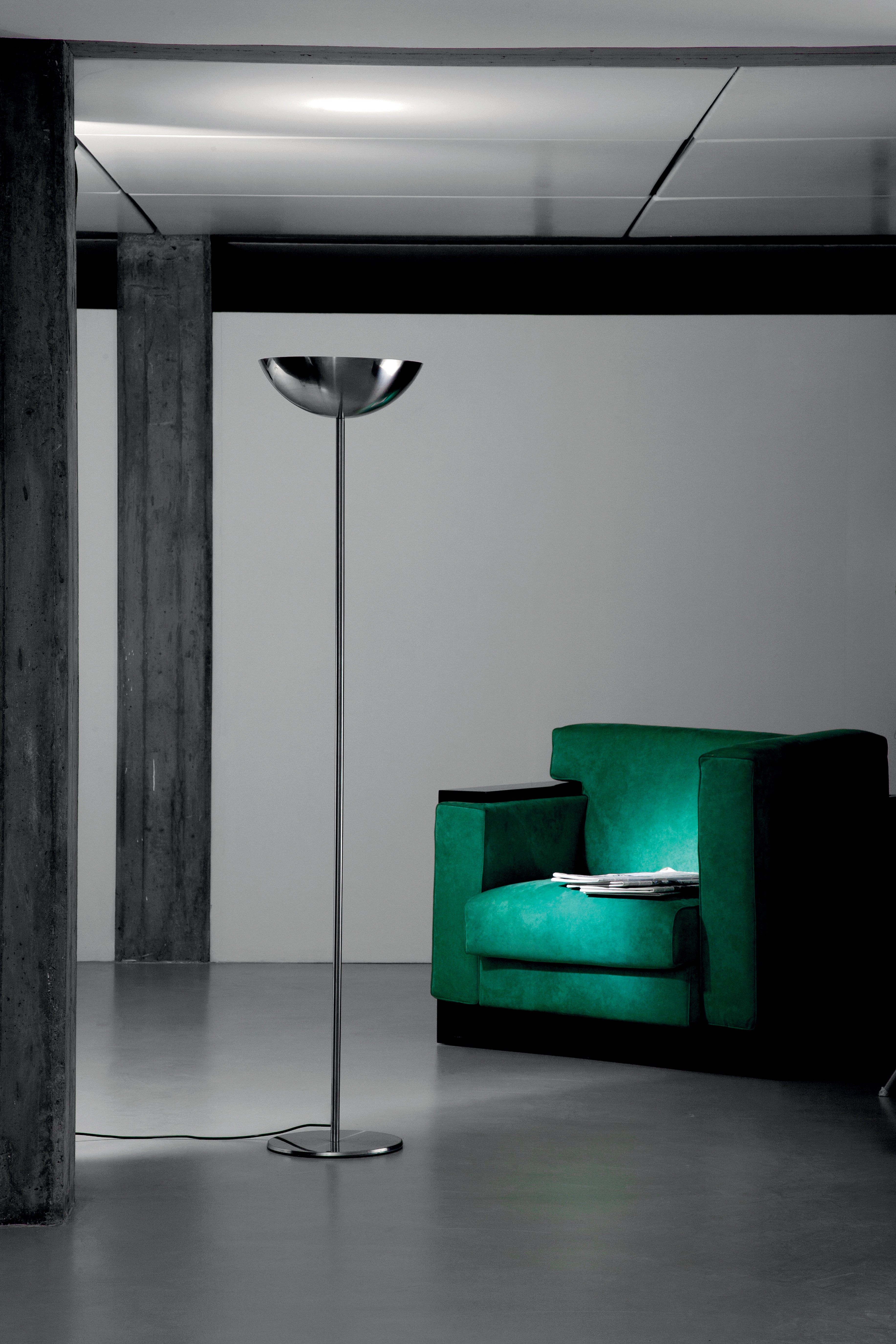 Stehlampe VDL aus grauem Edelstahl