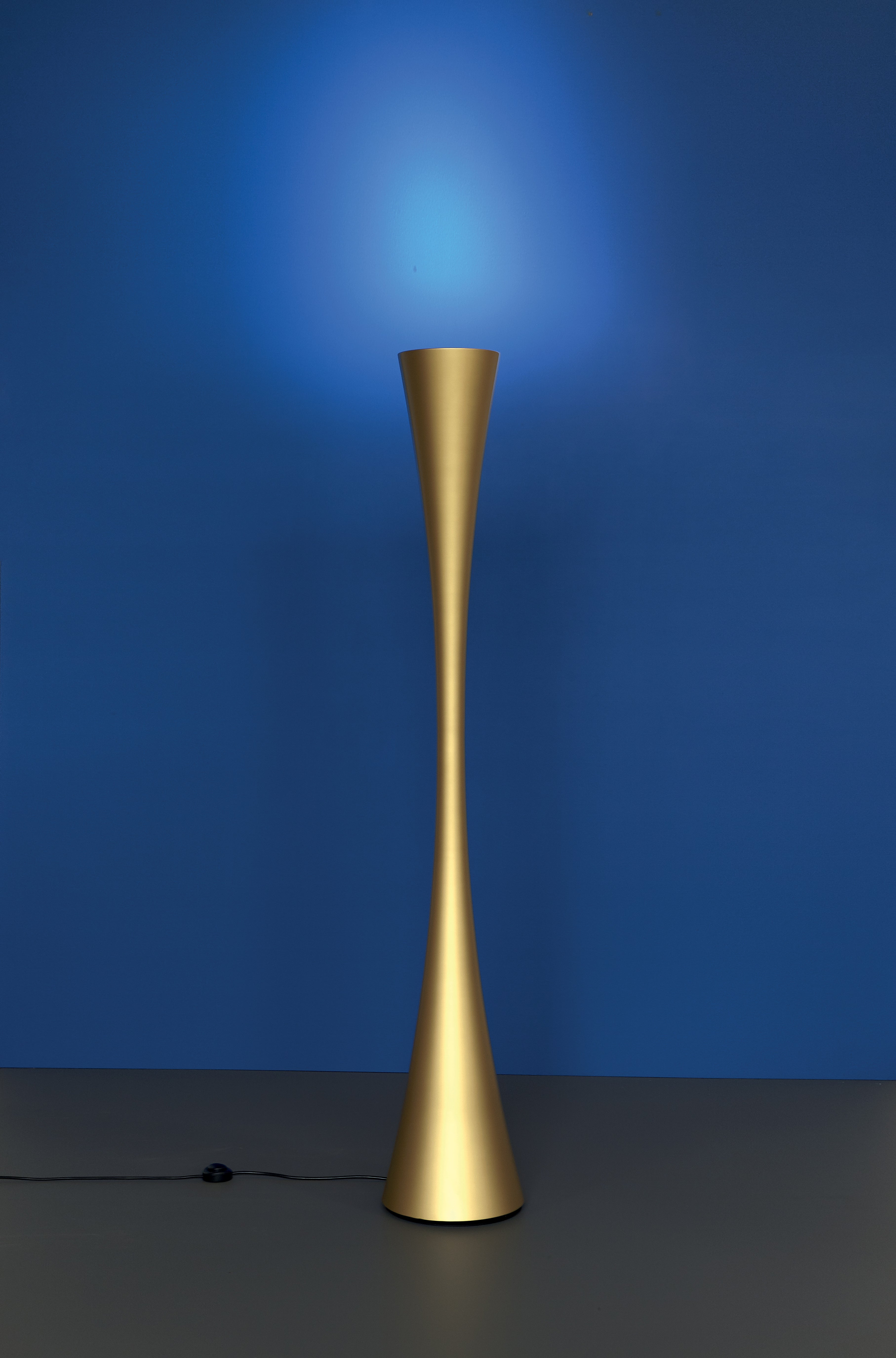 BICONICA Floor Lamp in Pearl Gold