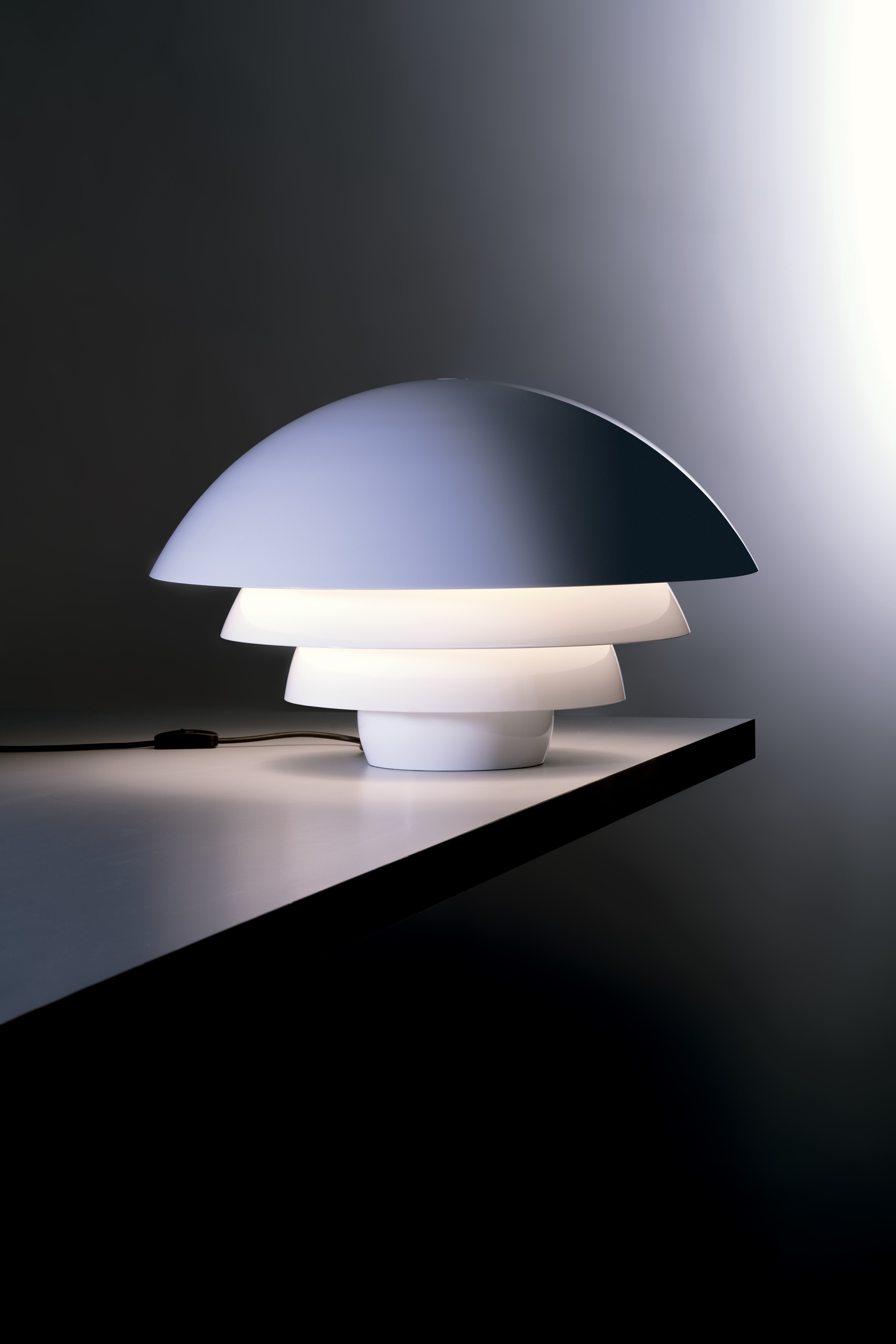 VISIERE Table Lamp in Glossy White